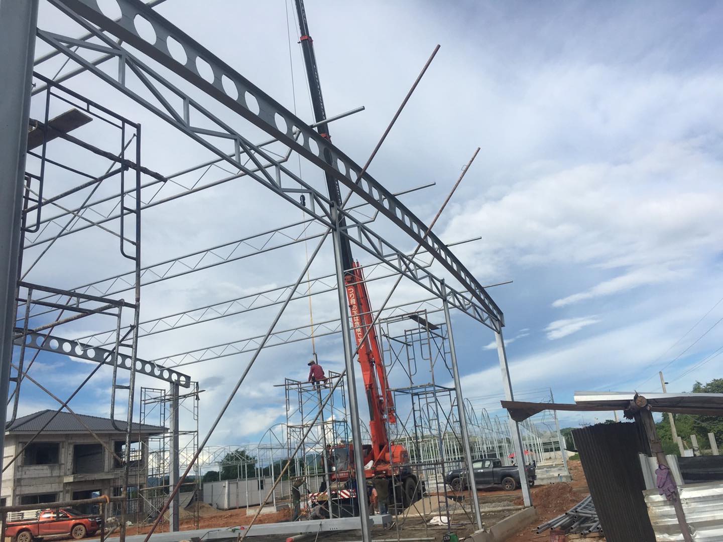 Winbeam - สภาพอากาศที่ไม่อำนวยไม่ใช่ปัญหาในการก่อสร้าง👷🏾👷🏾... | Facebook