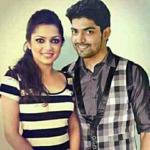 Cerbung Maaneet couple