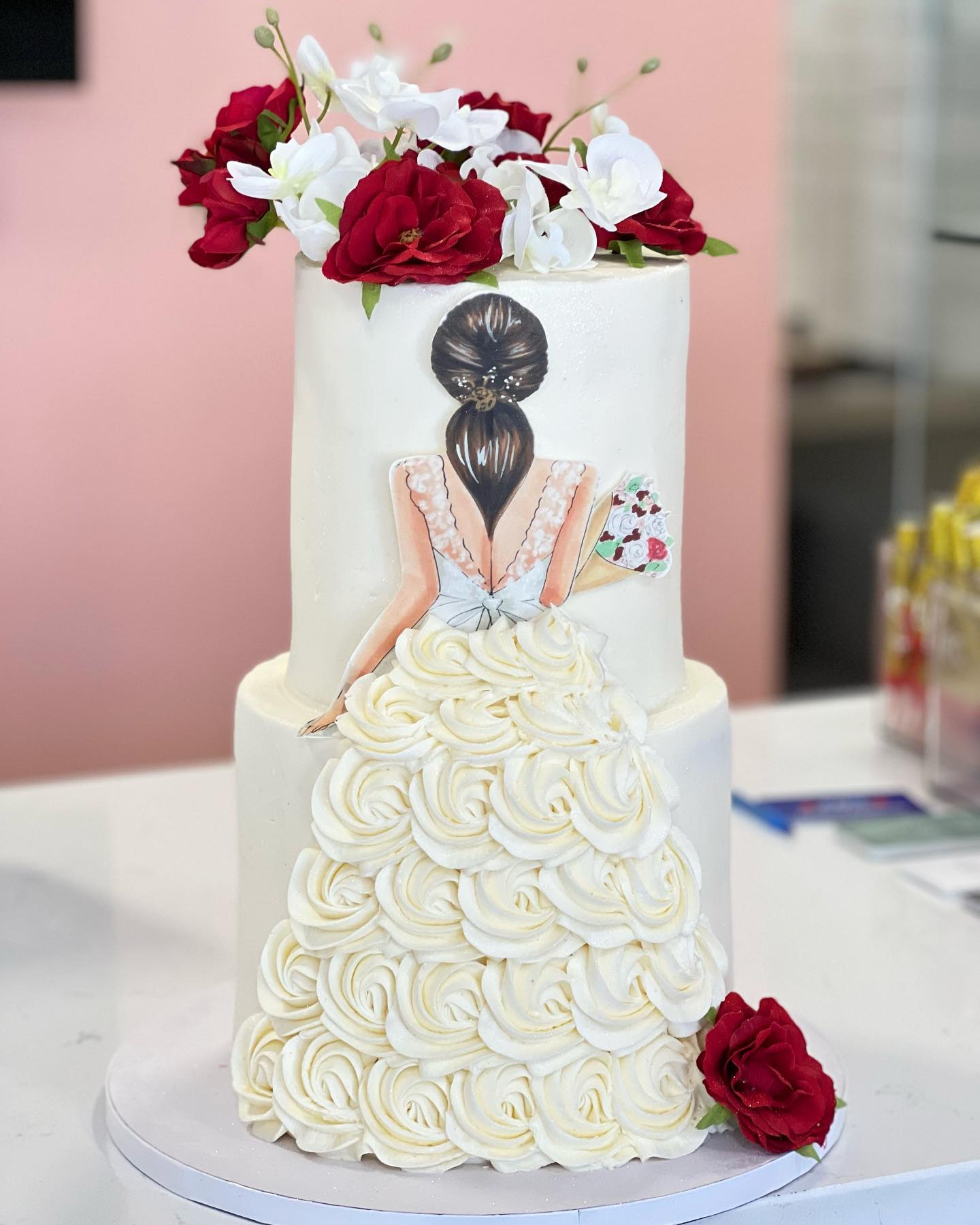 wedding dress cake for bridal shower ideas that are equal parts chic, fun, and picture-perfect 🎂✨ From aesthetic pastels to playful designs, these cakes are made to steal the spotlight and sweeten every celebration 🤍 BCBGMAXAZRIA Caterina Sequin Feather Size:37.5