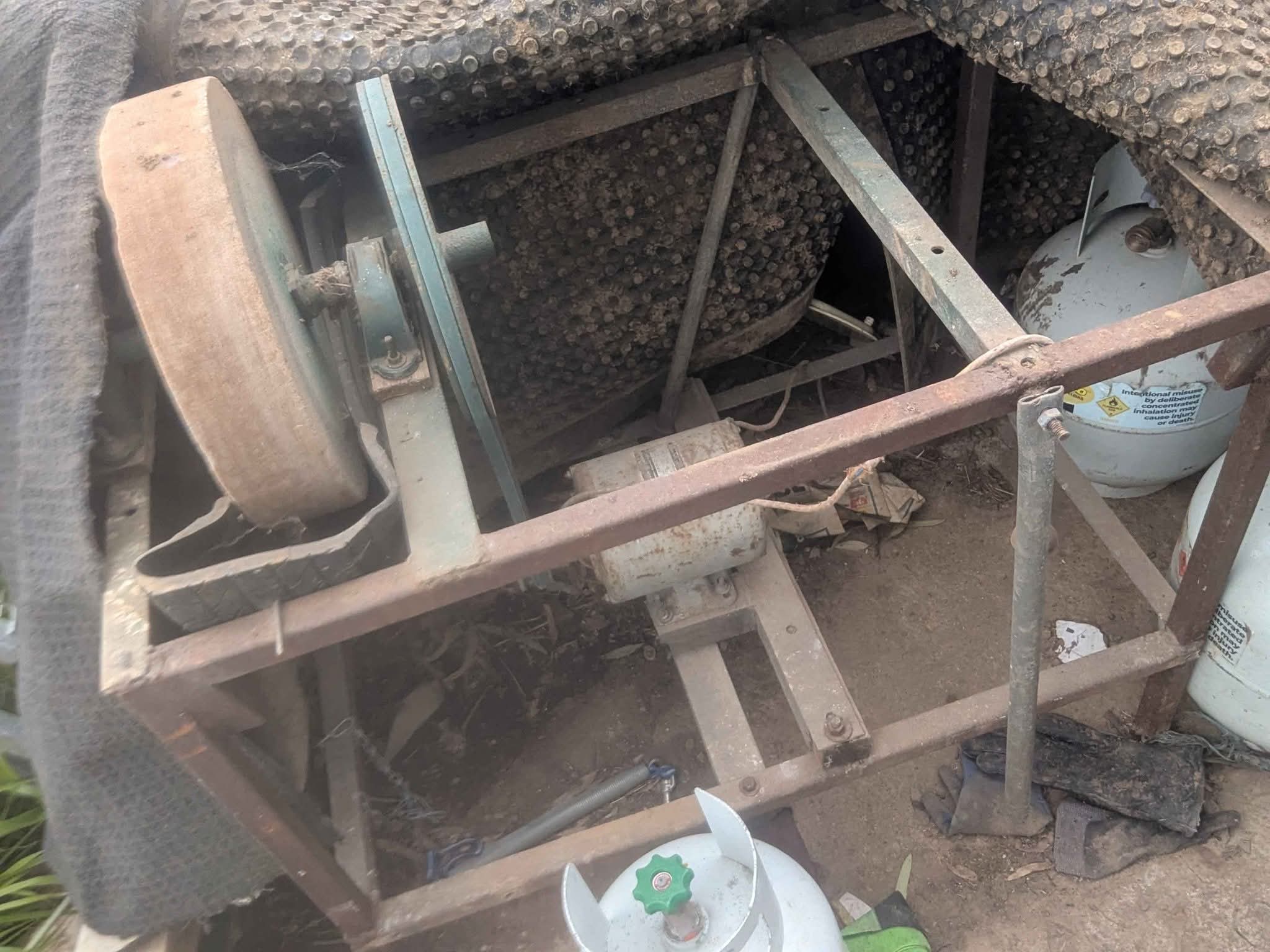 old stone cutter/grinding wheel, standard plugin motor. for sharpening ...