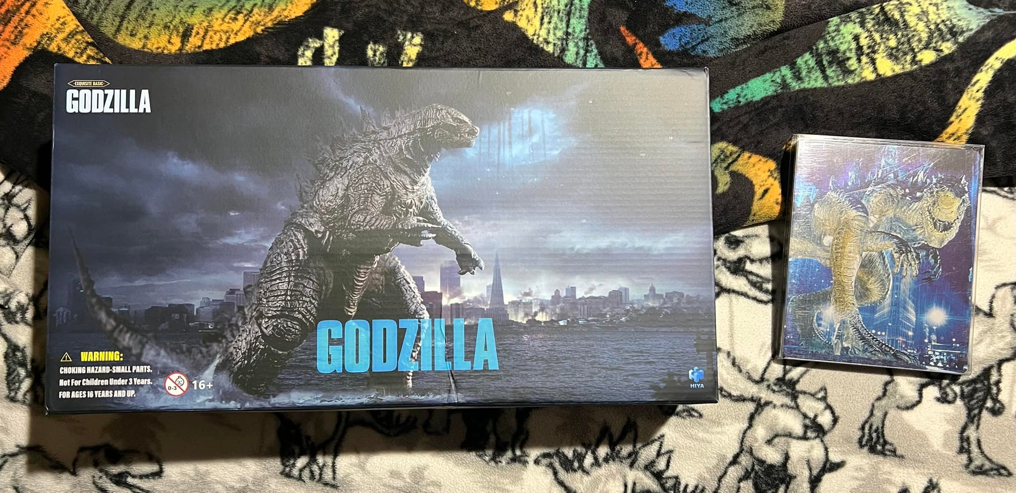 Godzilla fan compares Neca 2014 and Hiya 2014 figures