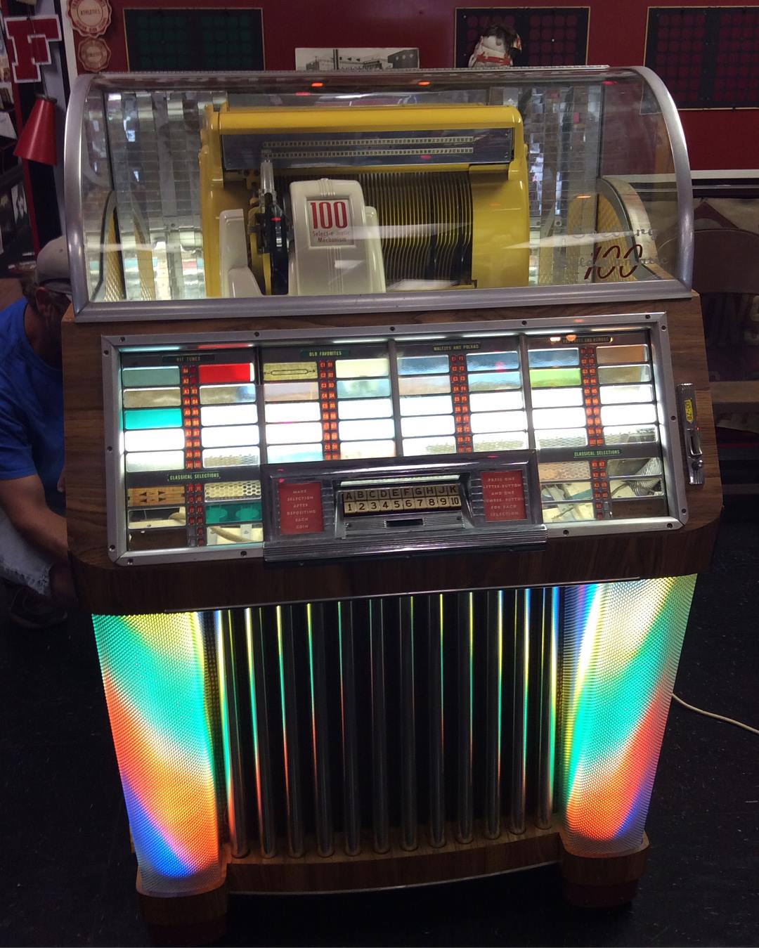 1948 Seeburg Select-O-Matic 200 home jukebox complete with