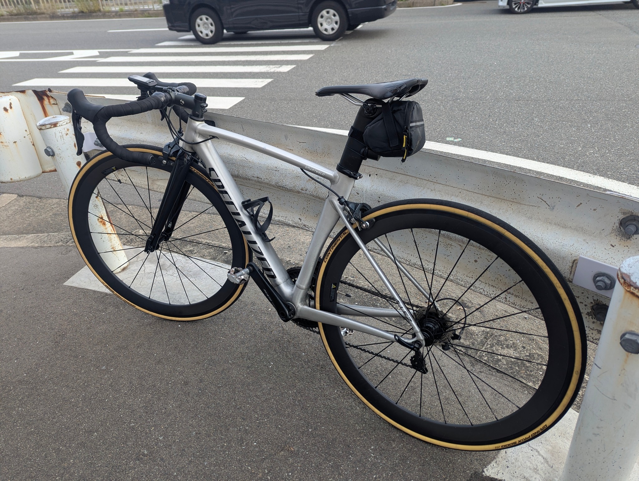 Specialized Allez Sprint DSW SPD pedals for city traffic
