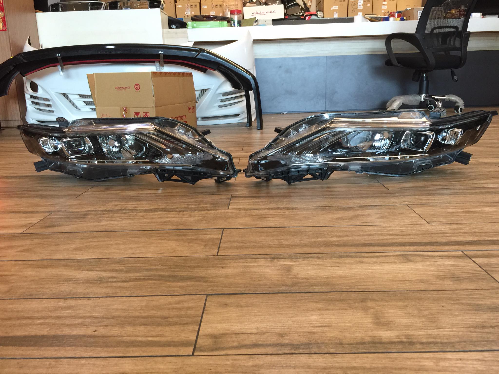 Toyota harrier ZSU 60 - 65 Head lamp set (used) Koito 48-147 LH 
