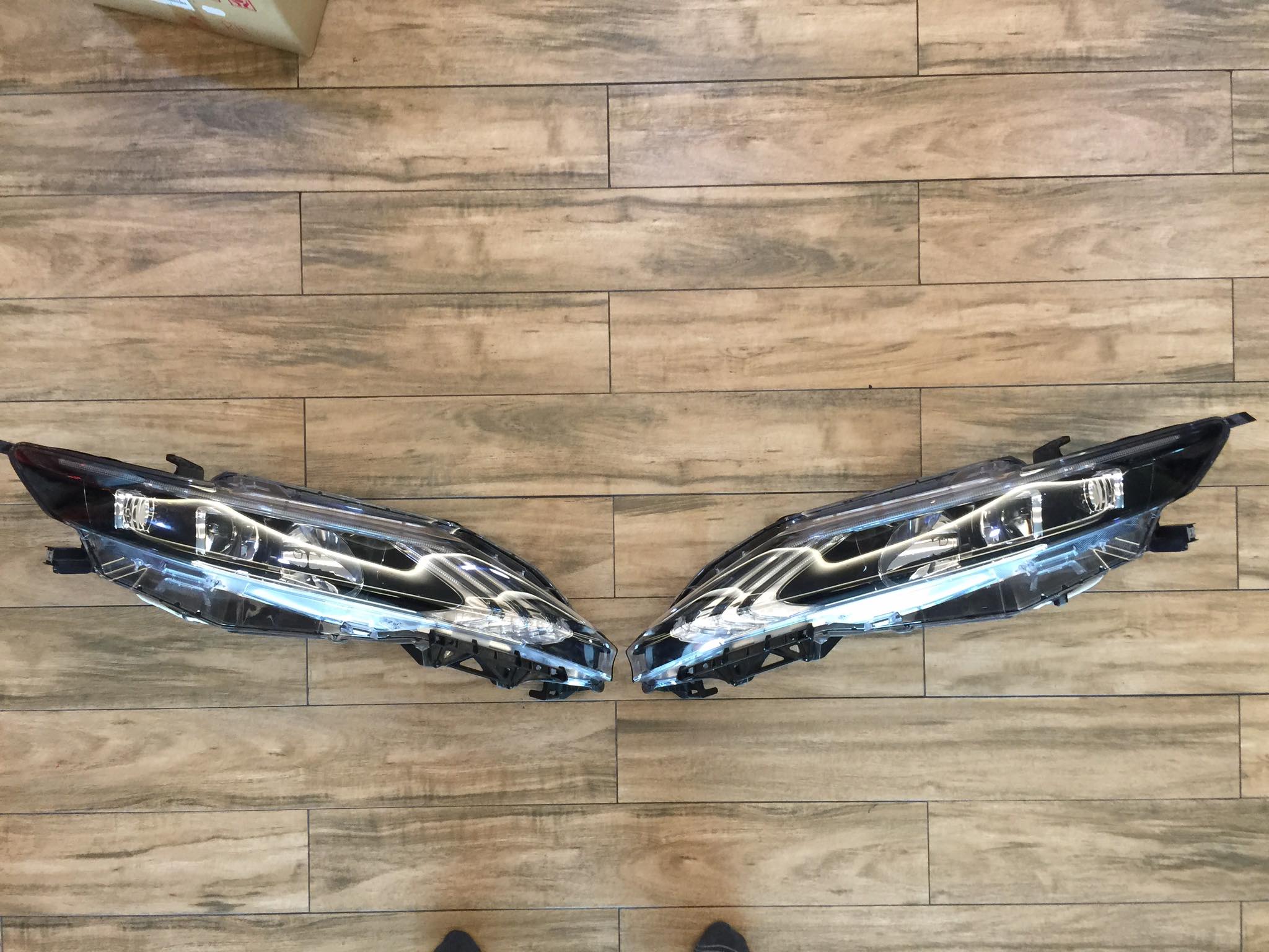 Toyota harrier ZSU 60 - 65 Head lamp set (used) Koito 48-147 LH 