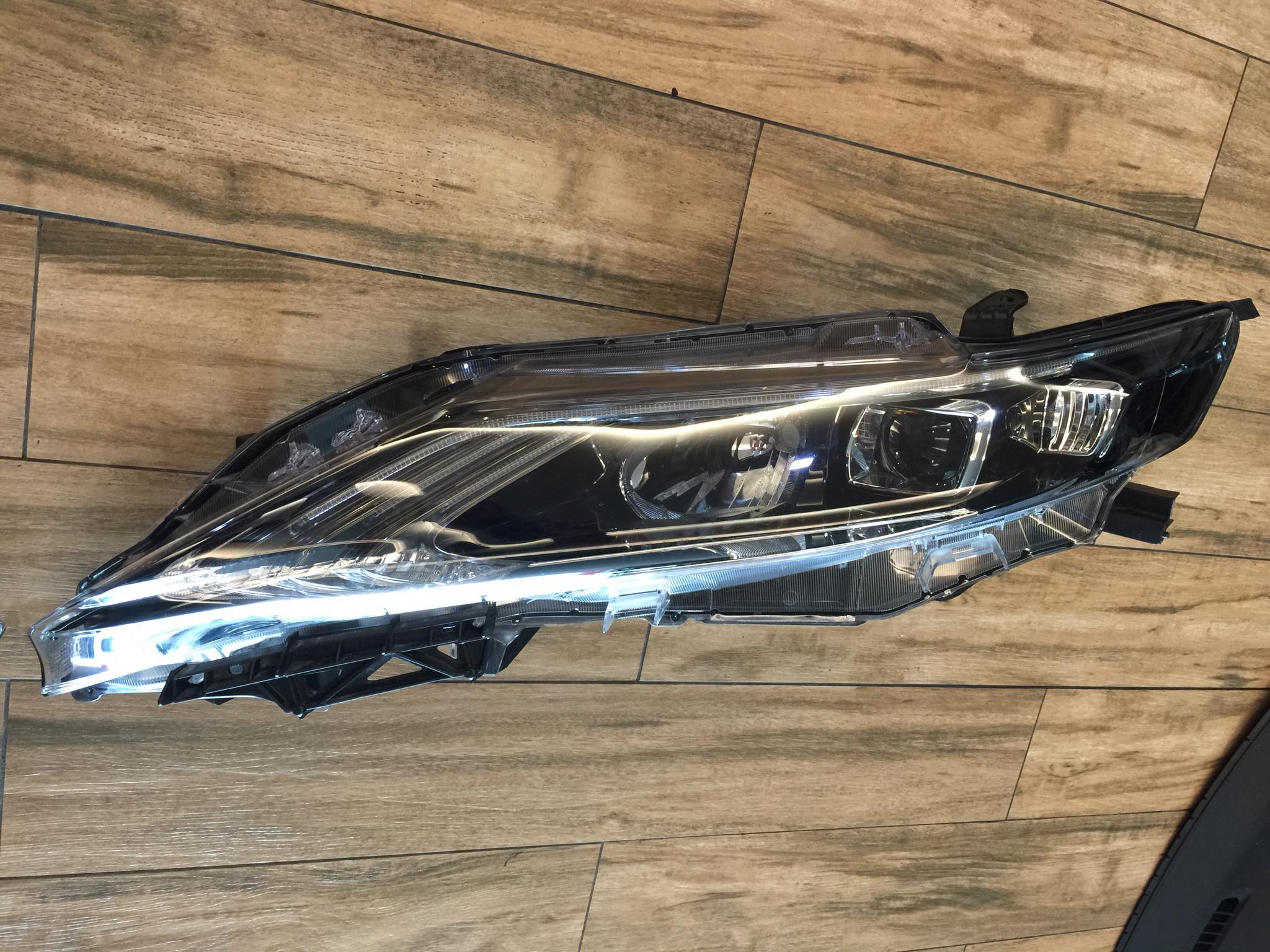 Toyota harrier ZSU 60 - 65 Head lamp set (used) Koito 48-147 LH 