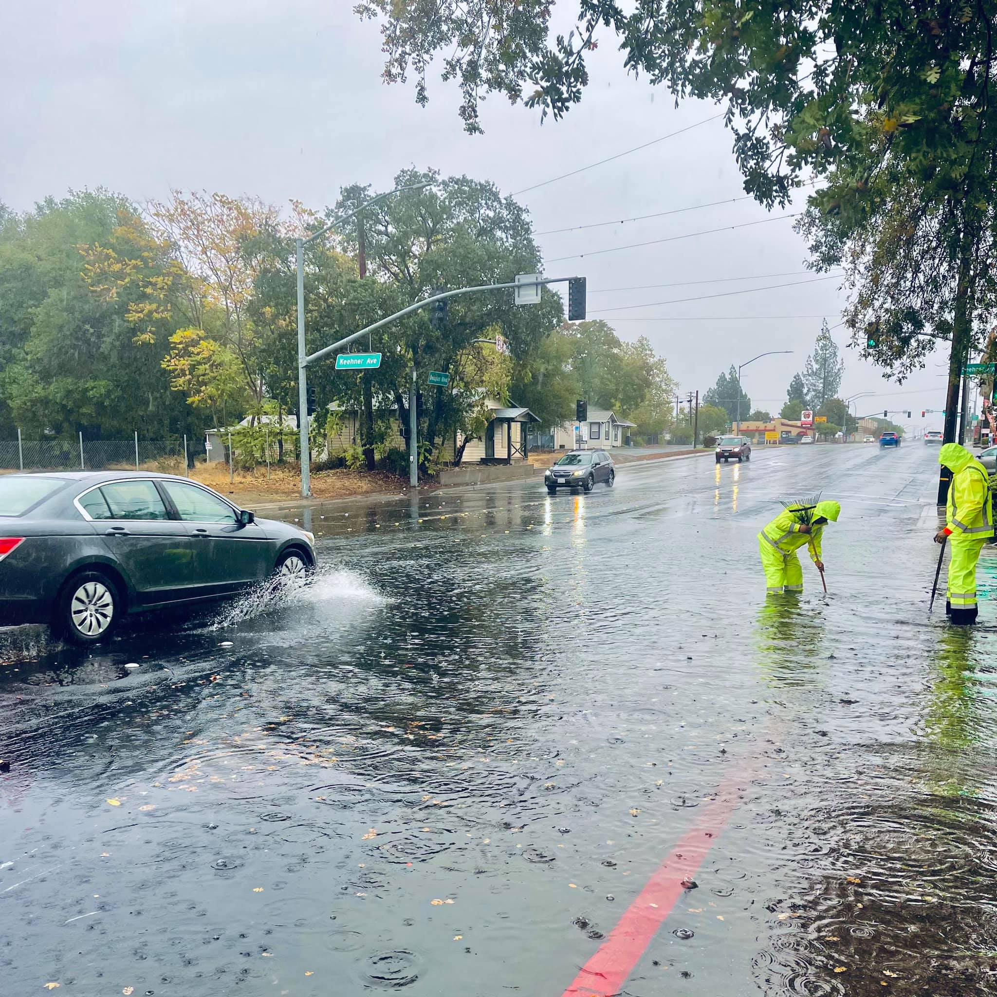 💧 Traffic Advisory Due to the rain, Alamo Rd from Frontage to