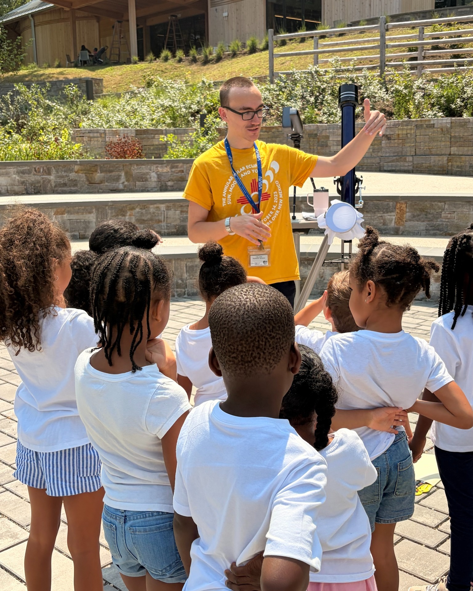 Mr.Children サングラス REGRESS OR PROGRESS SM&NC Planetarian Craig spent the day helping young visitors
