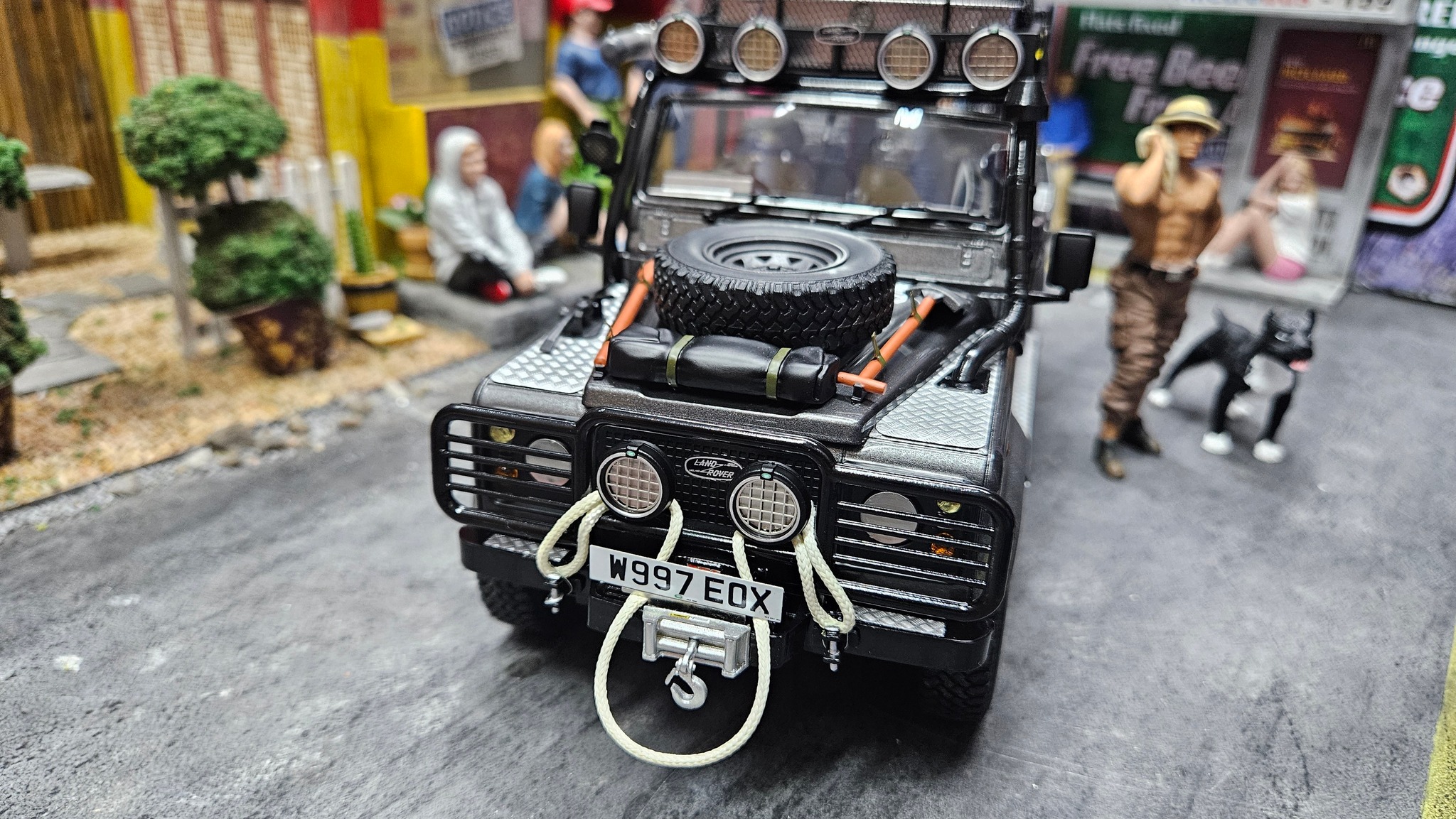 Kyosyo ランドローバーディフェンダー ムービーエディション 1/18 京商 