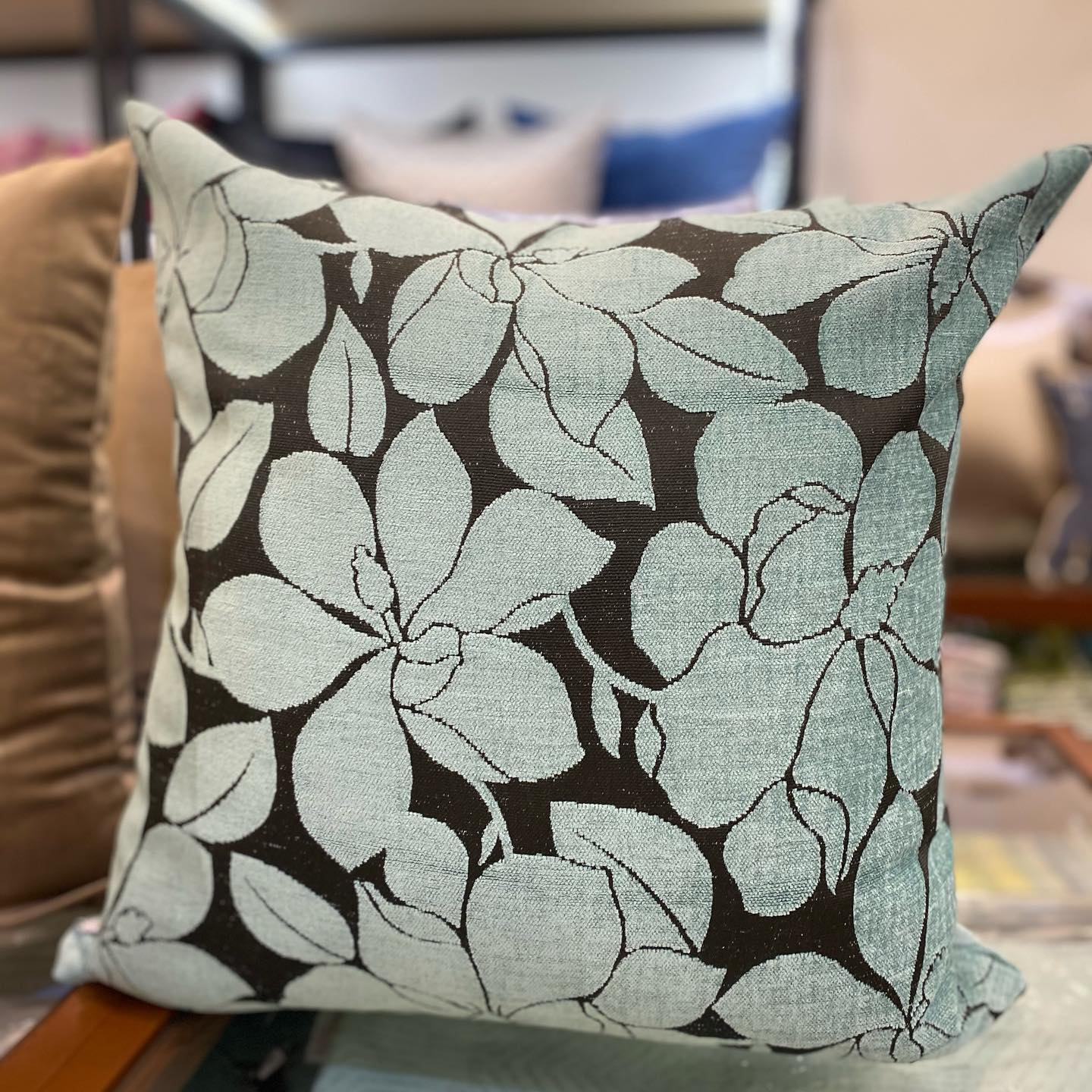 หมอนอิง Flower Velvet ผ้าจากแบรนด์... - Pusani Home Decor | Facebook