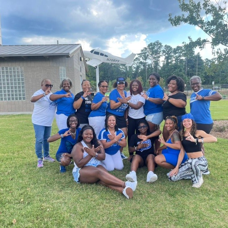 💙🤍 It's all about SISTERHOOD!🕊 Rho Epsilon Zeta members joined with the ...