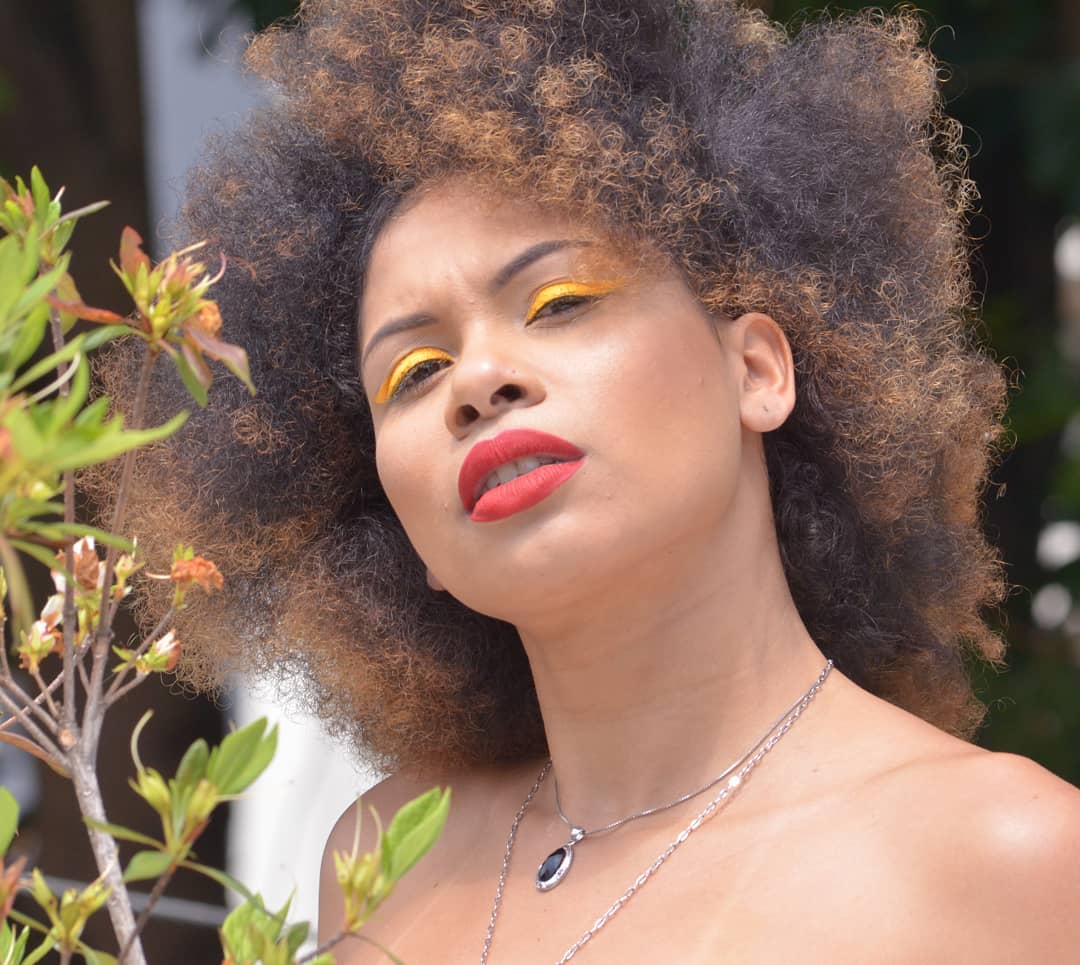 Negrito Lab Giovana Bombom atriz! Essa é Giovana Bombom, atriz. A