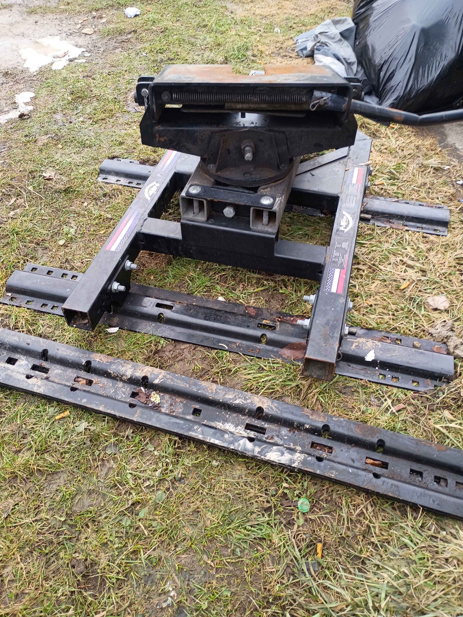 Pullrite super glide 5th wheel hitch with rails - Car Exterior Parts ...