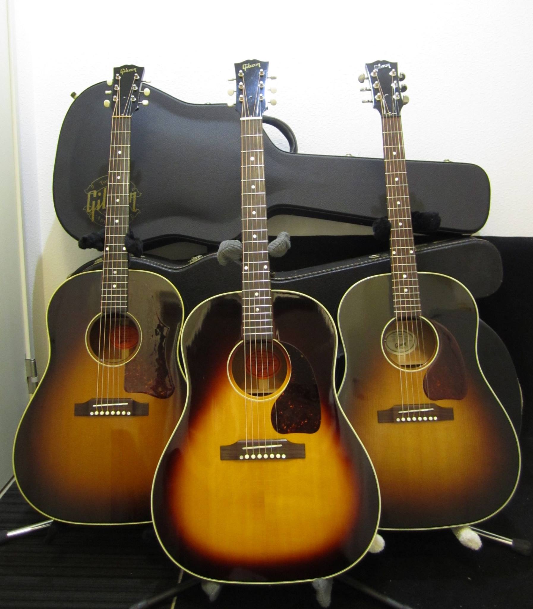 速報 Gibson J-45が3本入荷ですよ！】 こんにちは。アコギな商売をして 