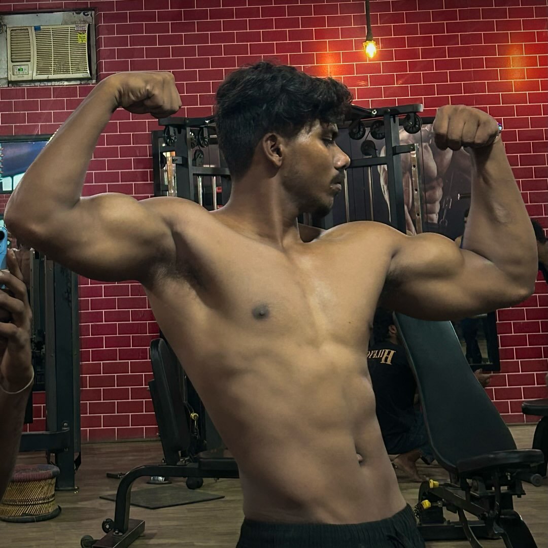 Pumping Iron, Building Guns. 💪⚡ साइज बोलेगा! 🔥 #bicep #gym | Bappa Fit
