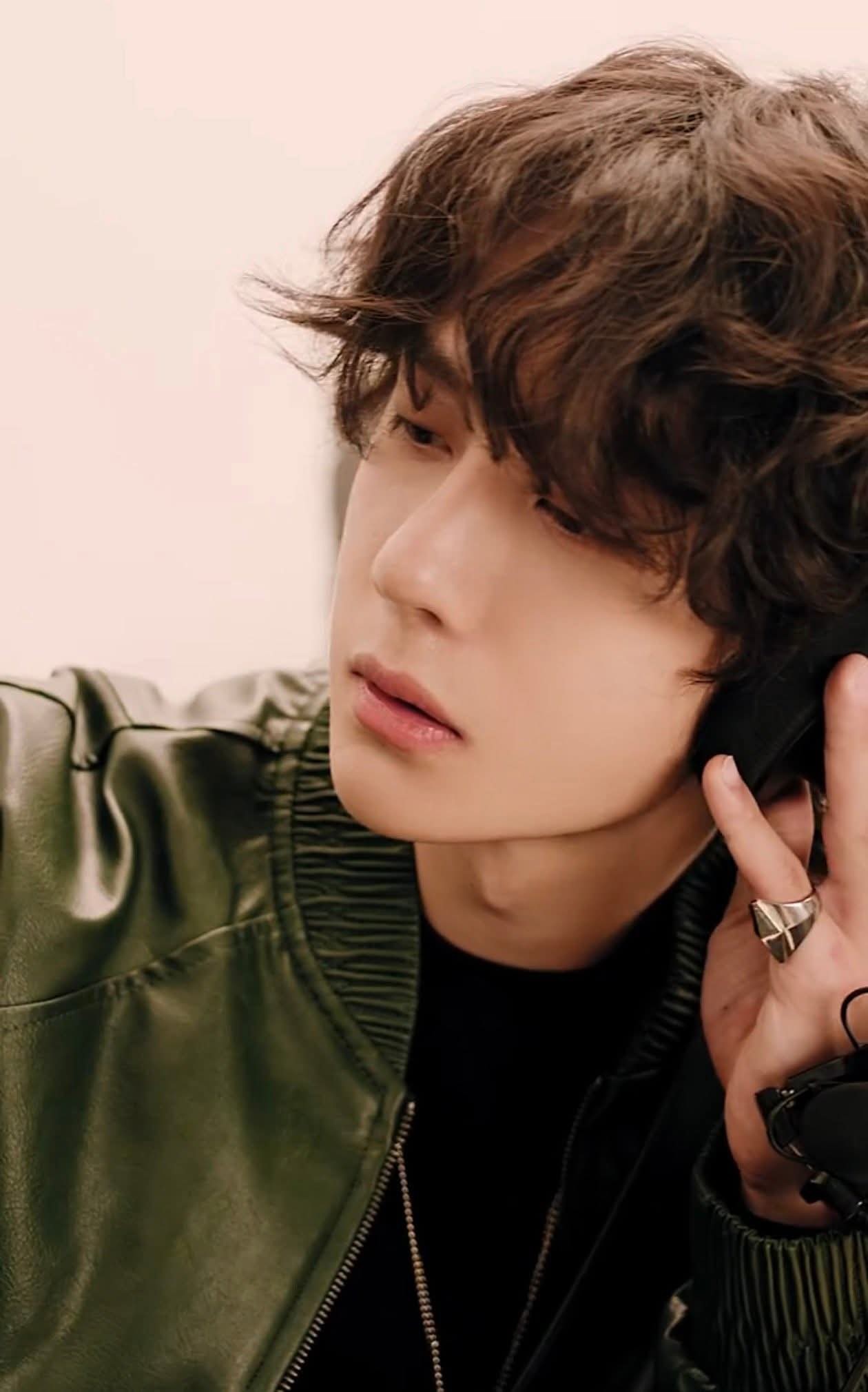 Wang Yibo partners with Jimmy Choo