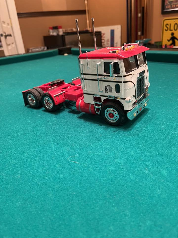 AMT White Freightliner SD/DD model truck build