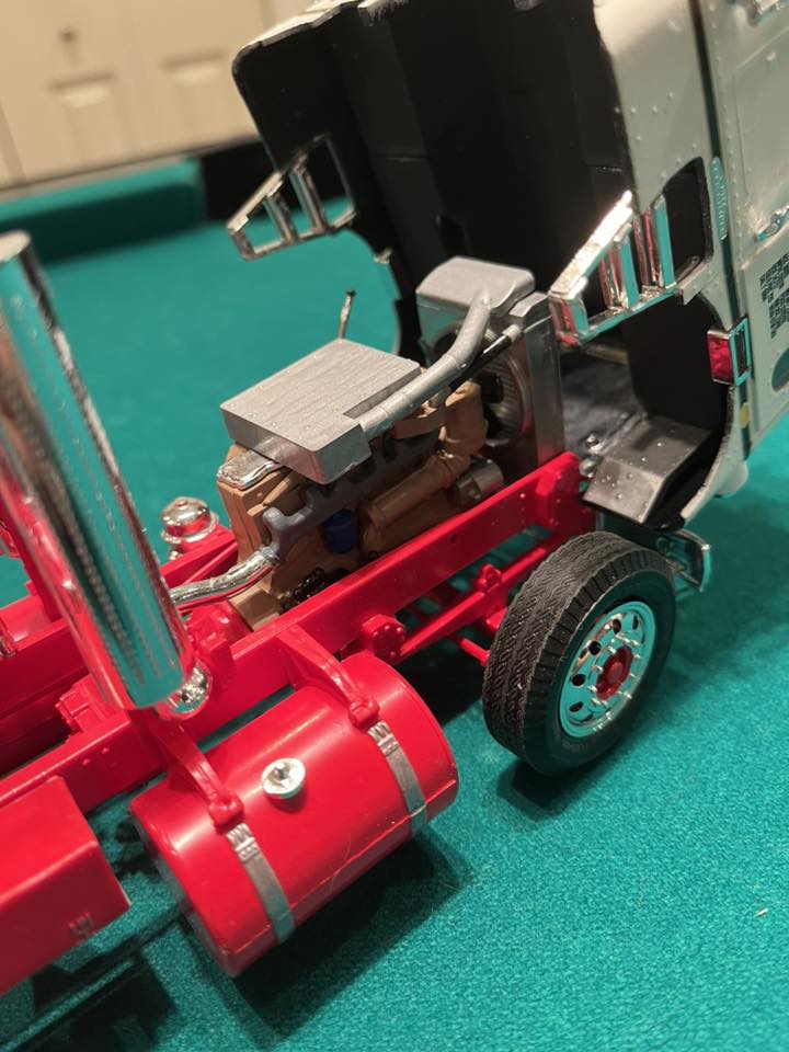 AMT White Freightliner SD/DD model truck build