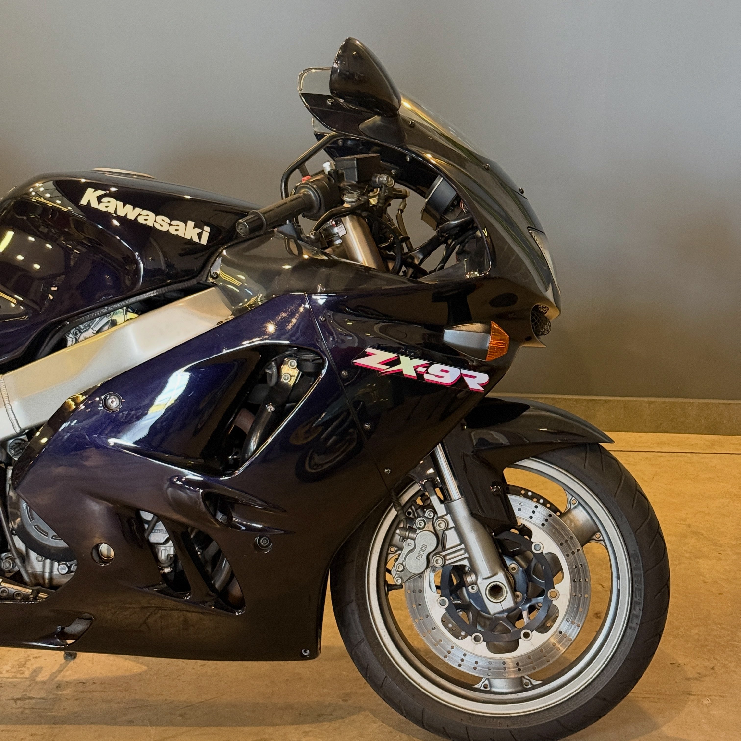 Marca: Kawasaki Modelo: Ninja ZX9R Ano: 1996 Milhas: 10.381 Valor