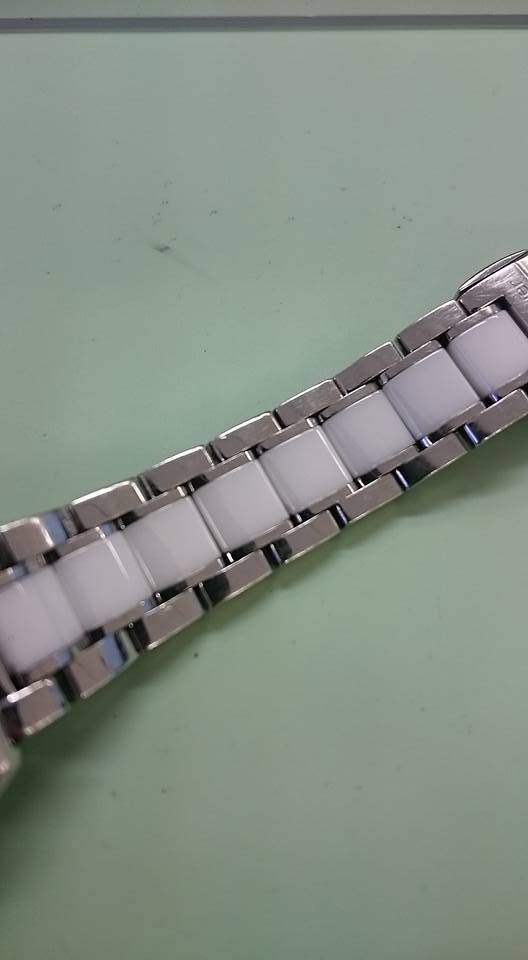 セラミックは割れる 時計に使われる素材の1つに セラミックがあります 渡辺時計店 Since1883 Facebook