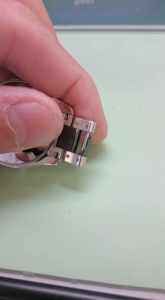 セラミックは割れる 時計に使われる素材の1つに セラミックがあります 渡辺時計店 Since1883 Facebook