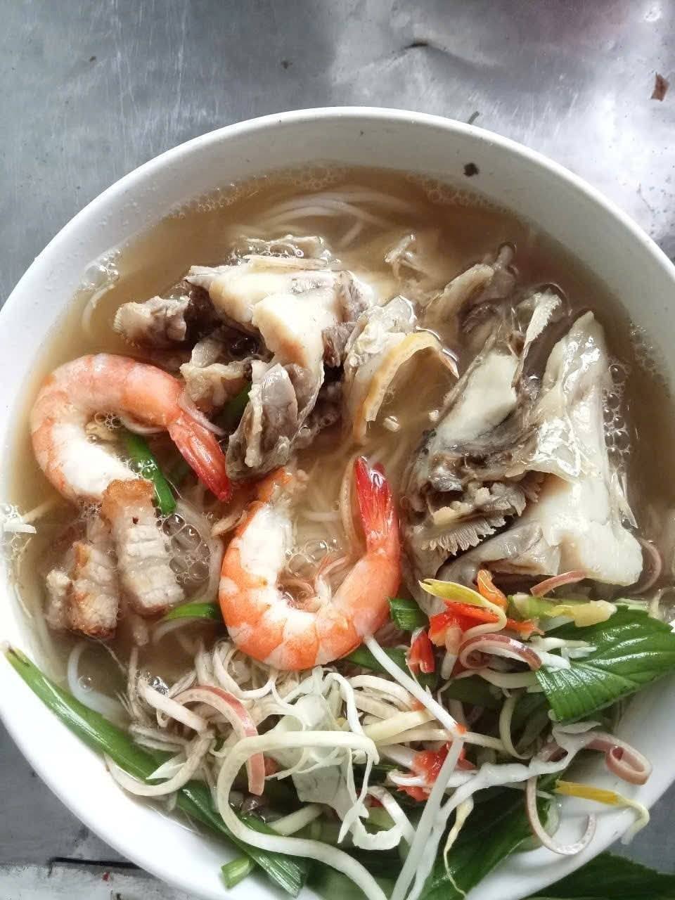 Bún nước lèo 30k đầu cá 10k rau má dừa 20k.E có ship á. 0932885016 ...