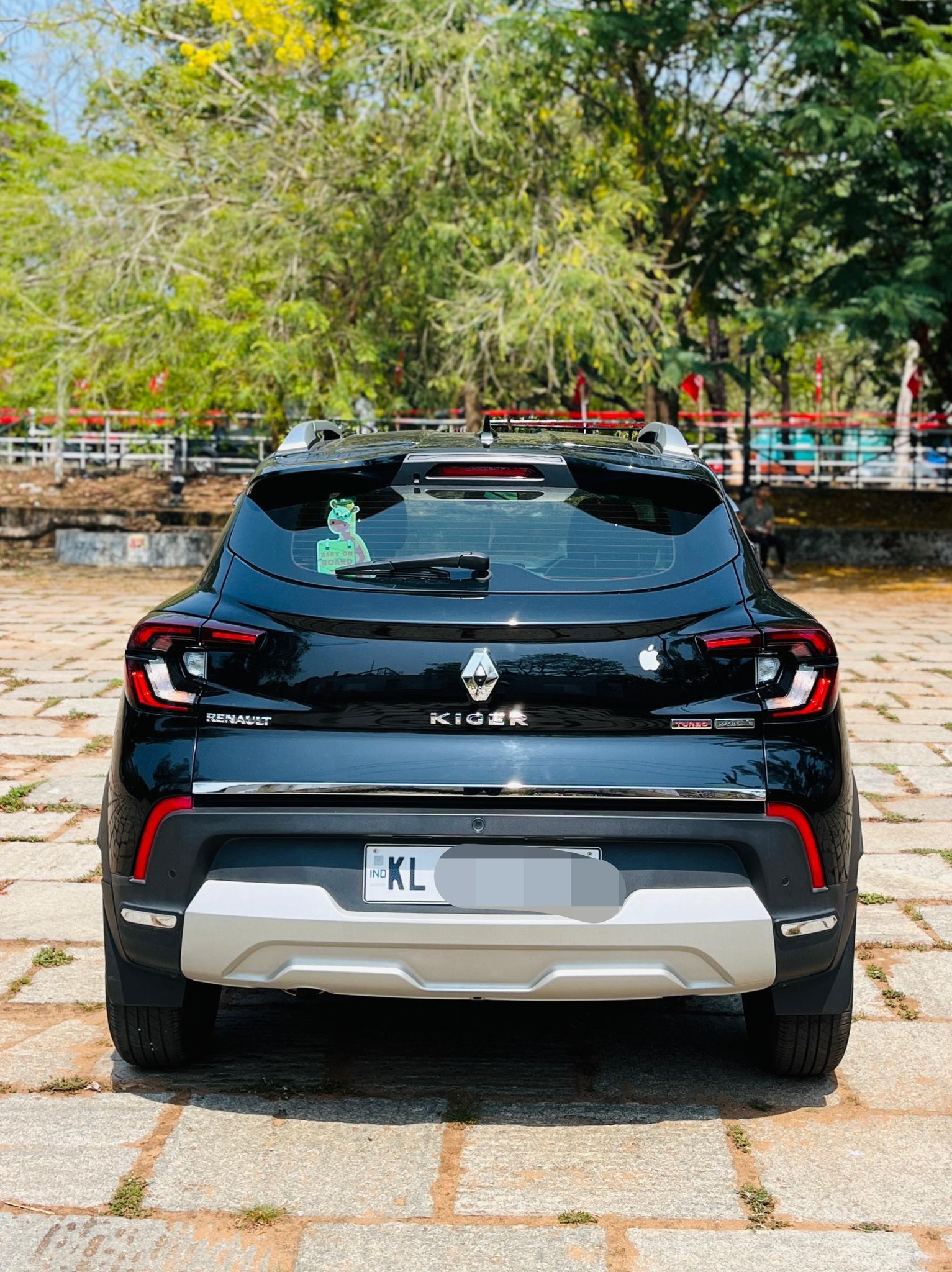 2023 RENAULT KIGER PETROL AUTO MATIC CVT TURBO RXZ. SINGLE OWNER