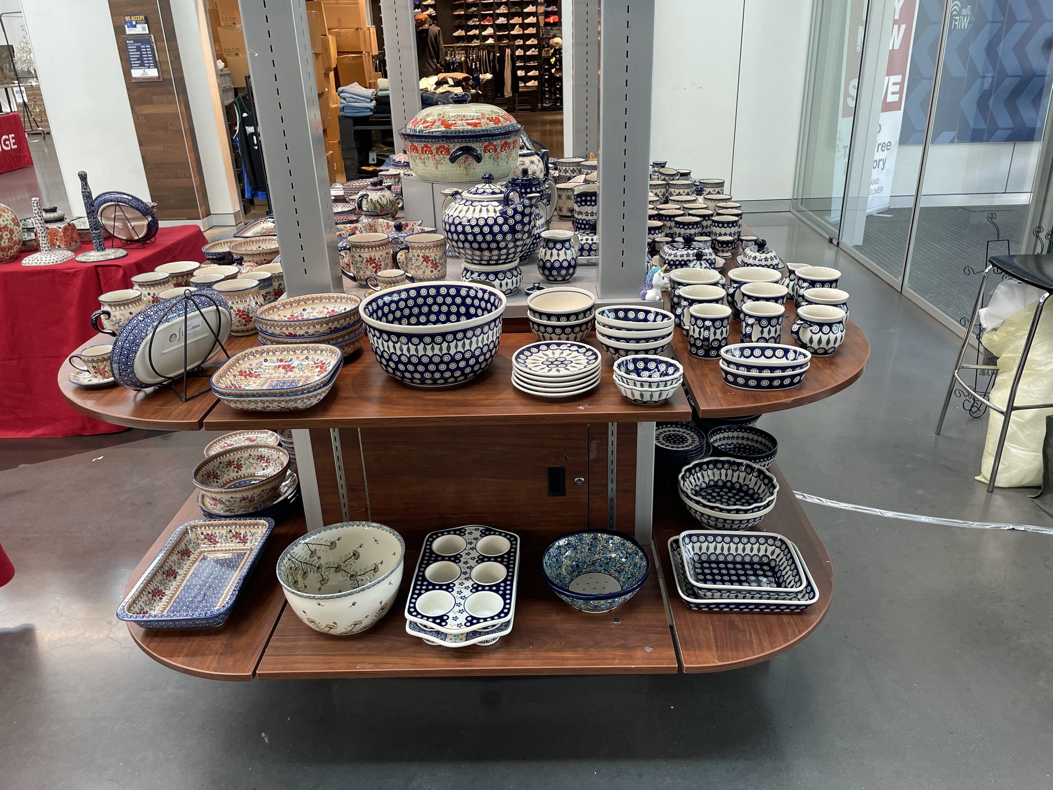 ✨🏺 Bunzlauer Keramik is back at the Wiesbaden Exchange Mall! 🏺✨ 📅 September 22-28, 2026 Kaja returns with a beautiful collection of authentic hand-finished Polish pottery featuring vibrant colors, unique patterns, and