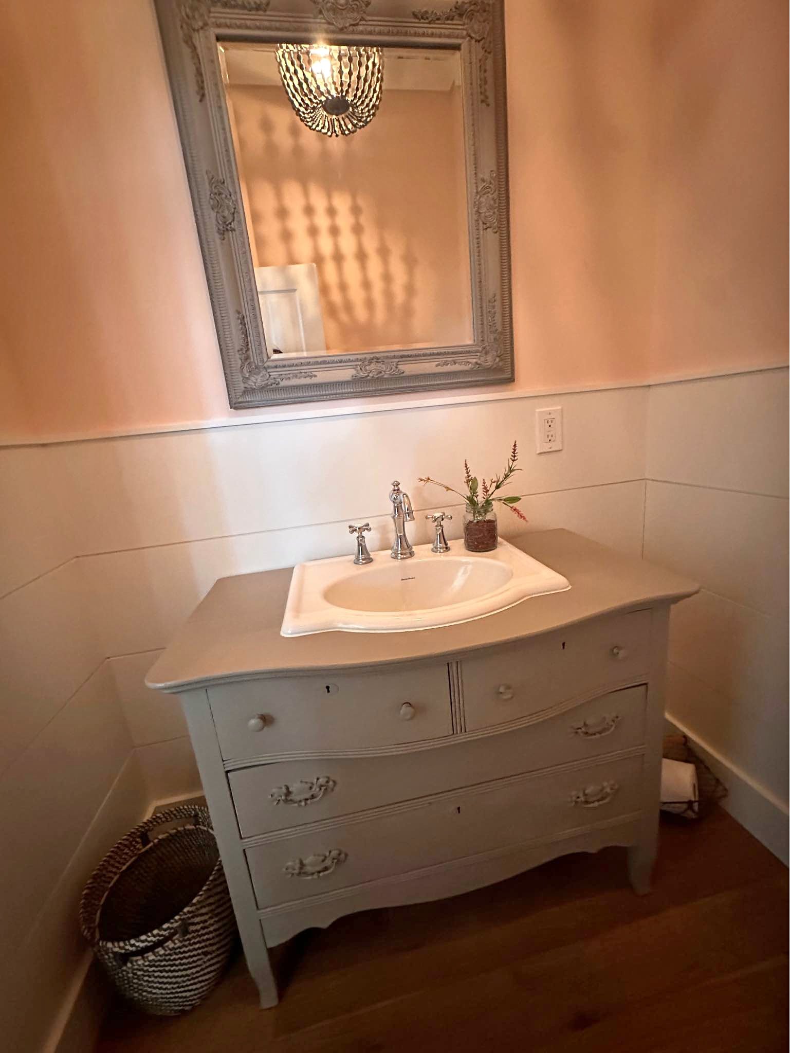 Vintage sink vanity - Vanities & Makeup Tables - Tyler, Texas