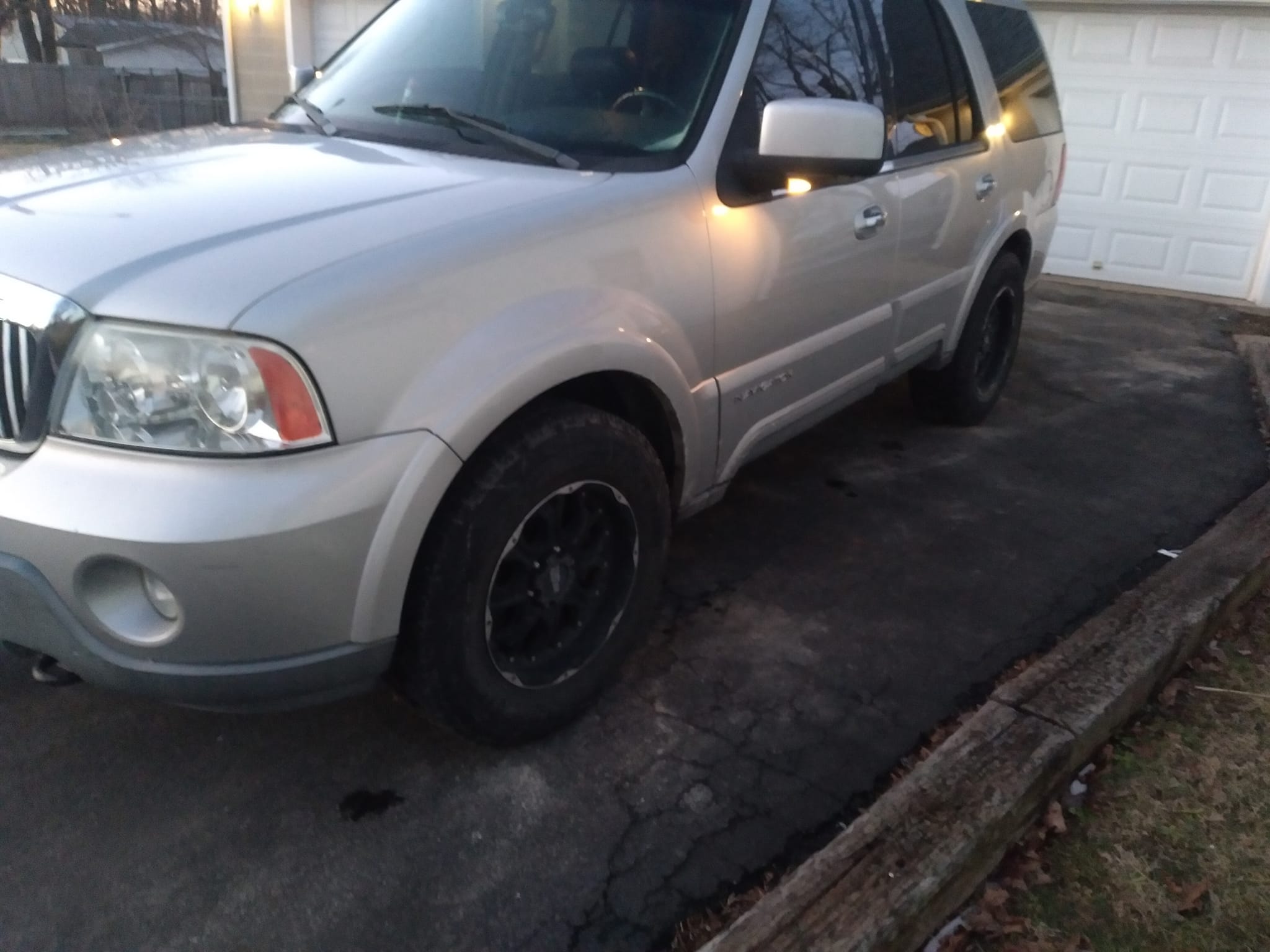2003 Lincoln Navigator Getting a new wheel setup RSSW 18x8 +25 