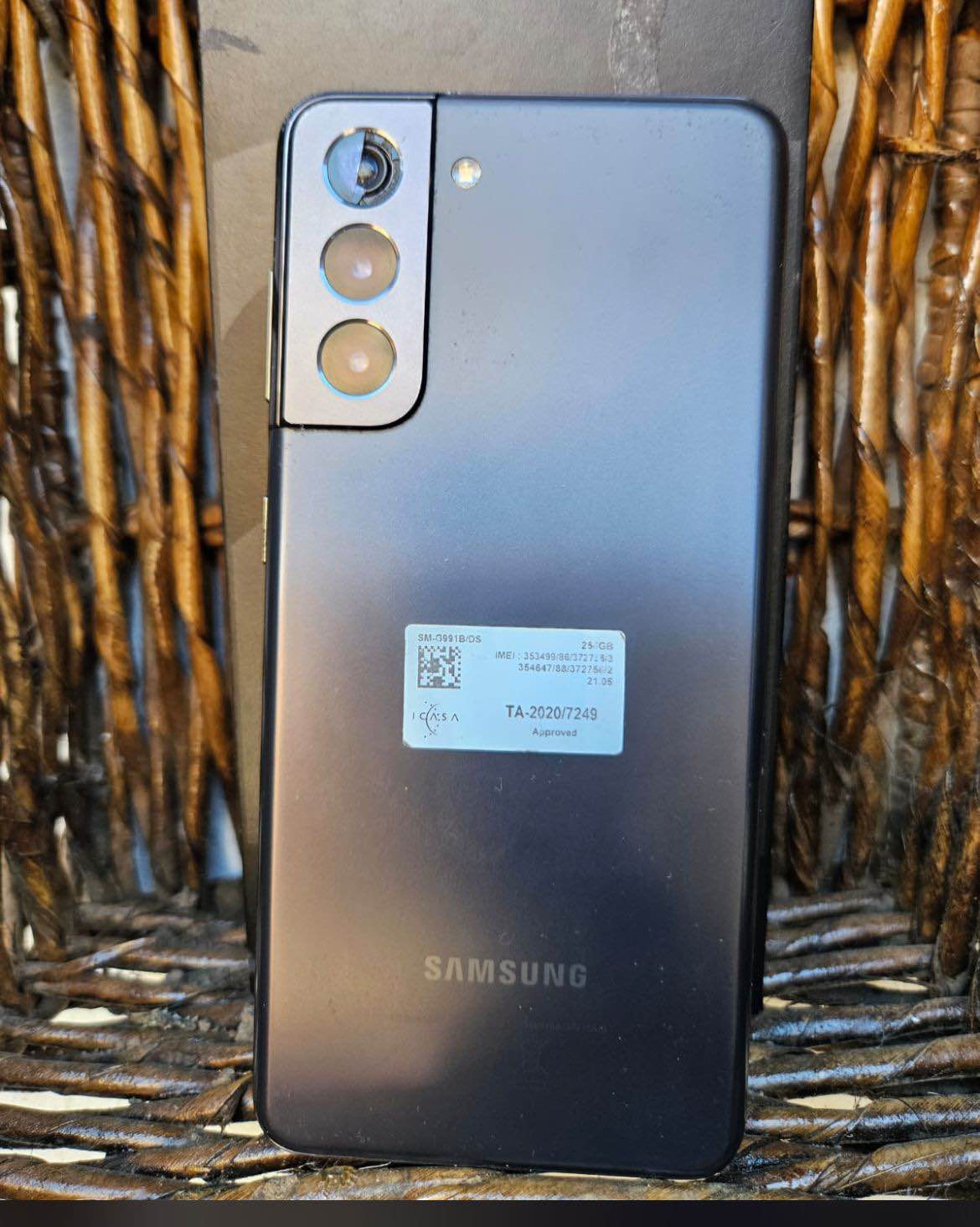 Samsung S21 fe for sale in very good condition everything is still ...