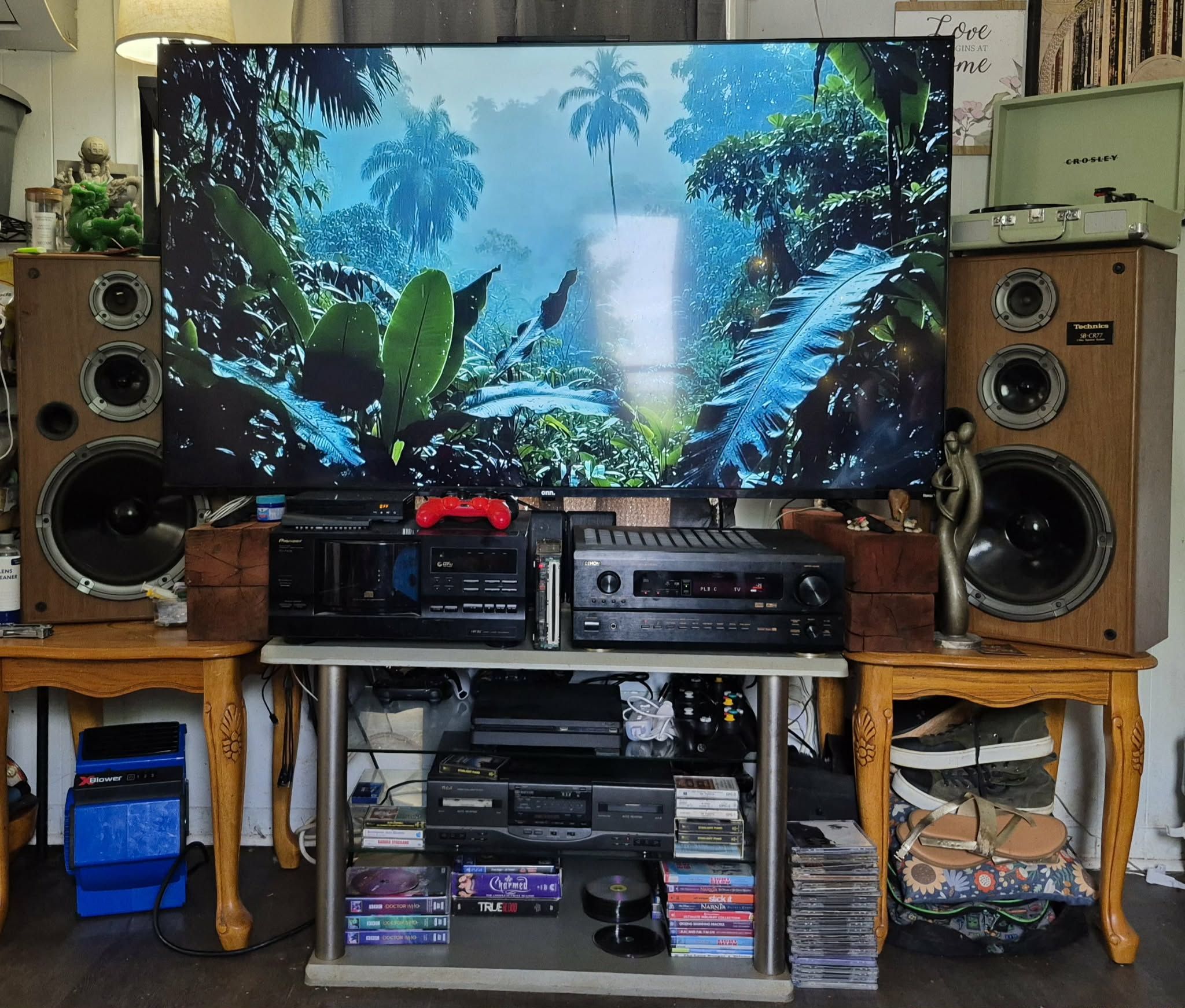 Stoked on my new setup in the spare bedroom. Few weeks ago I found