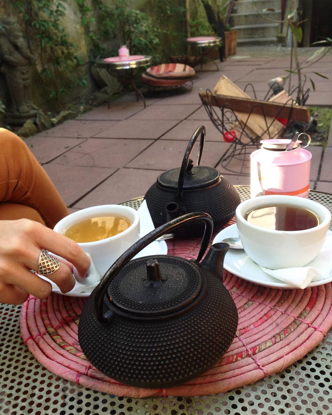 Tourinsta - Swipe your way - More than 300 tea options on the menu. It ...