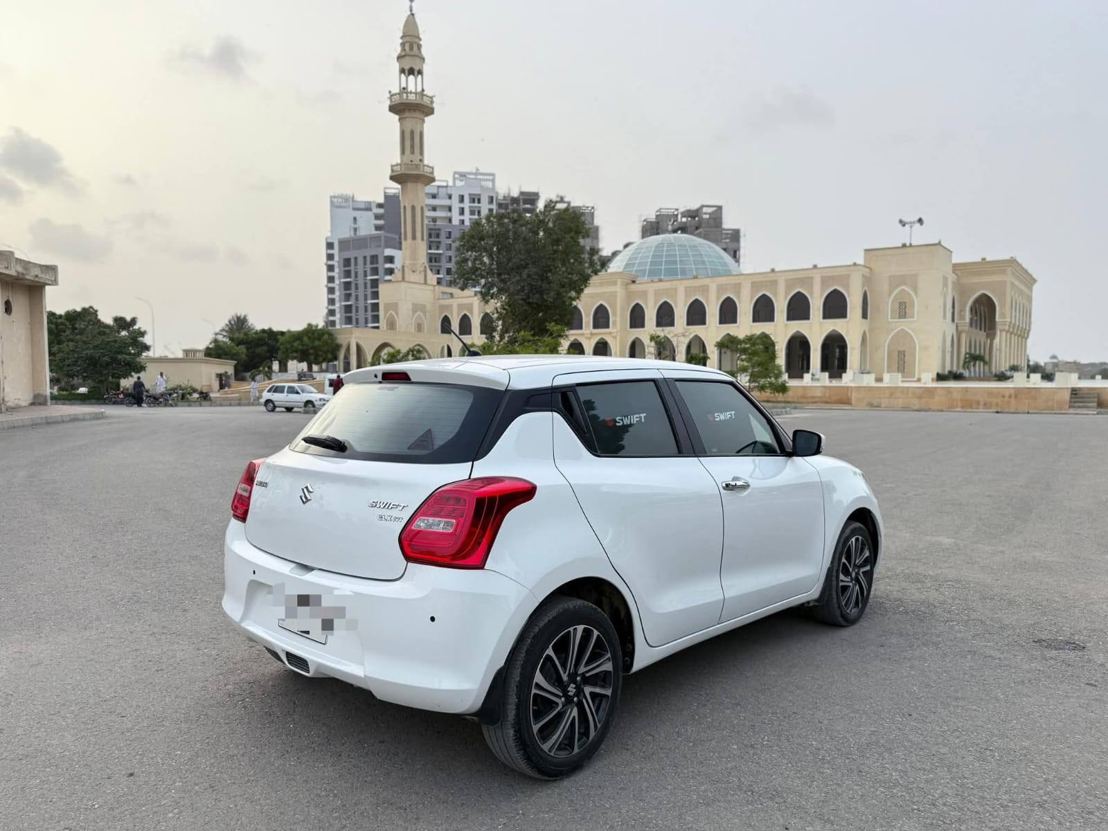 Swift glx cvt 2022 model Bumper to bumper genuine condition 34000 km ...