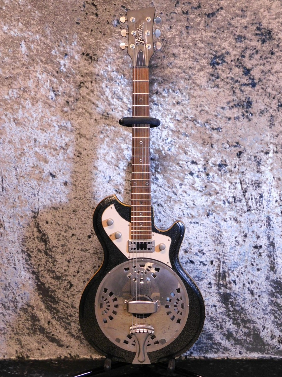 Italia Guitars Monza & Sonoro イタリアギターズはビザール・レトロな
