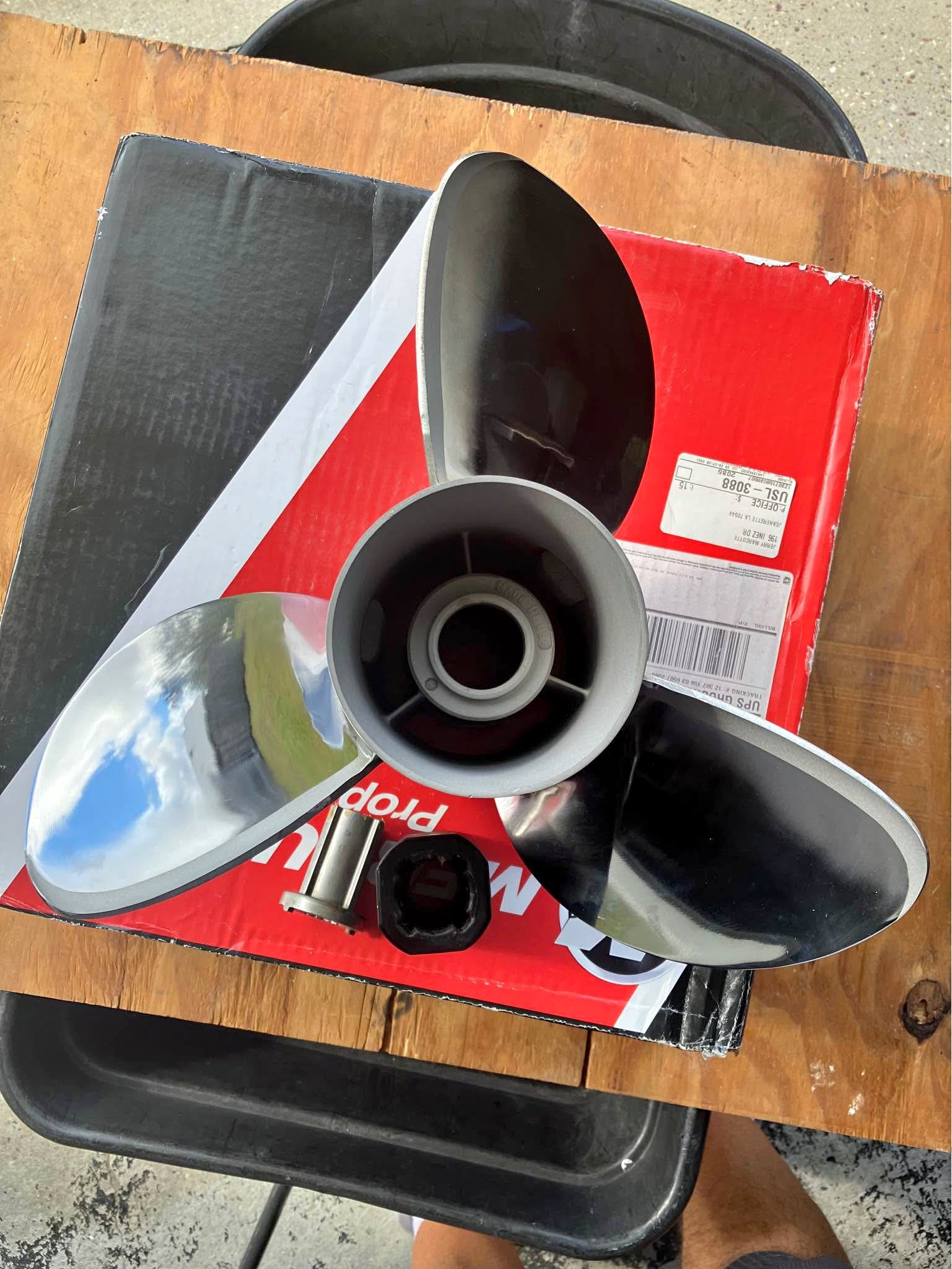 Mercury tempest plus 26 pitch propeller with Yamaha hub insert - Boats ...