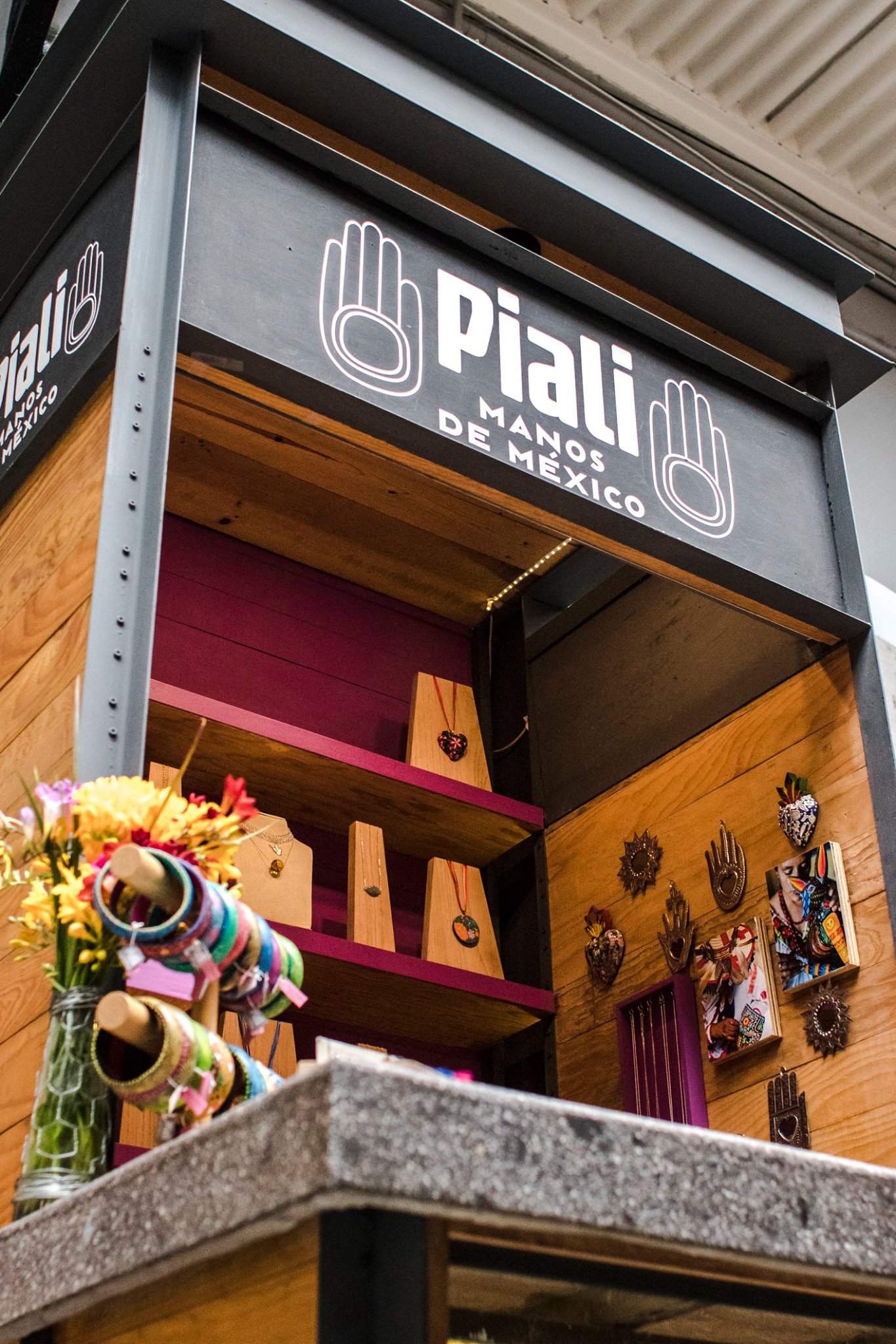 PIALI Manos de México crea piezas... - Mercado Del Carmen