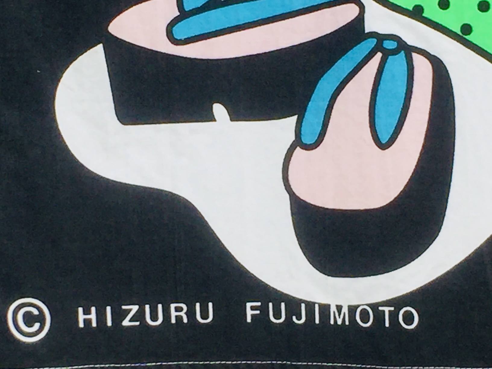 むらさき湯の玄関に掛かっている暖簾。数年前に牛乳石鹸からいただいた