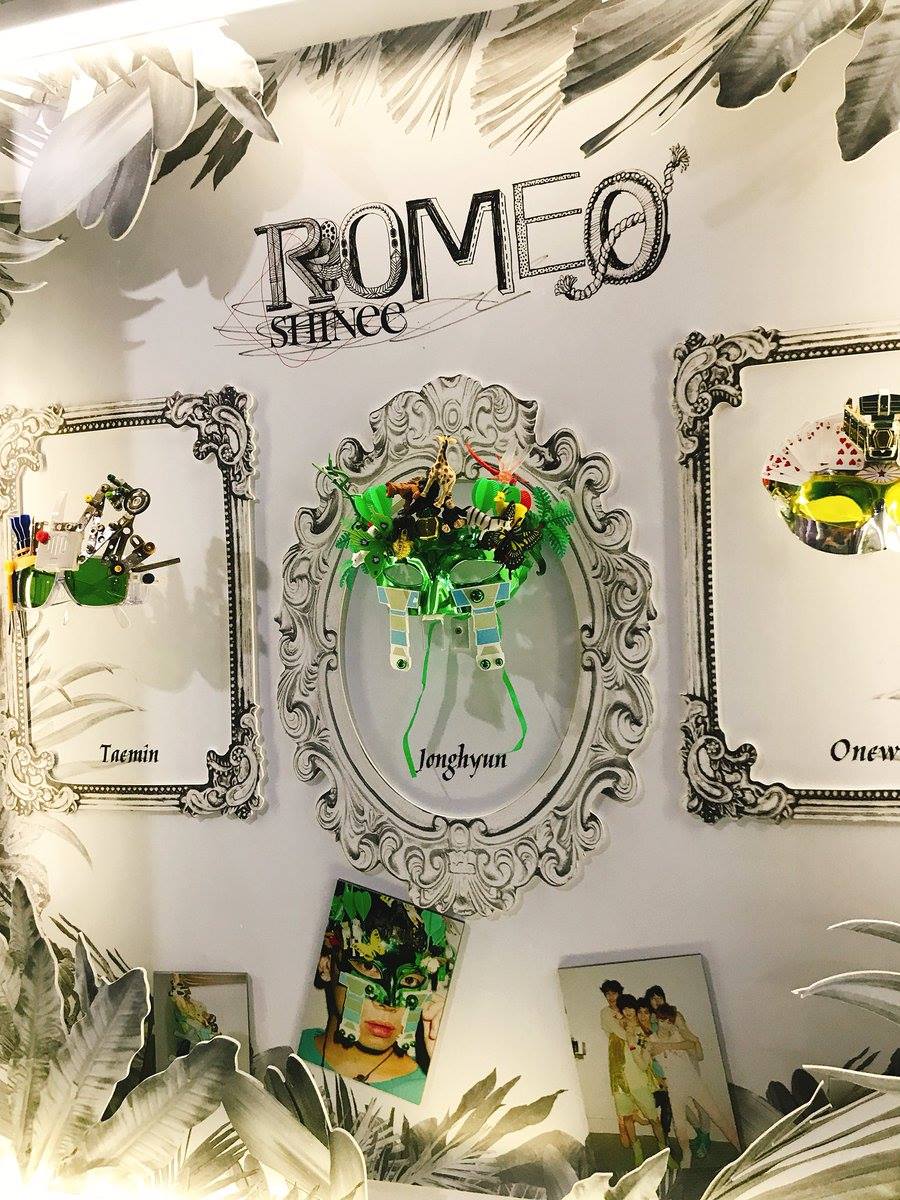 180504 SMTown Museum - SHINee Wardrobe Room Credit kyungsbaek via
