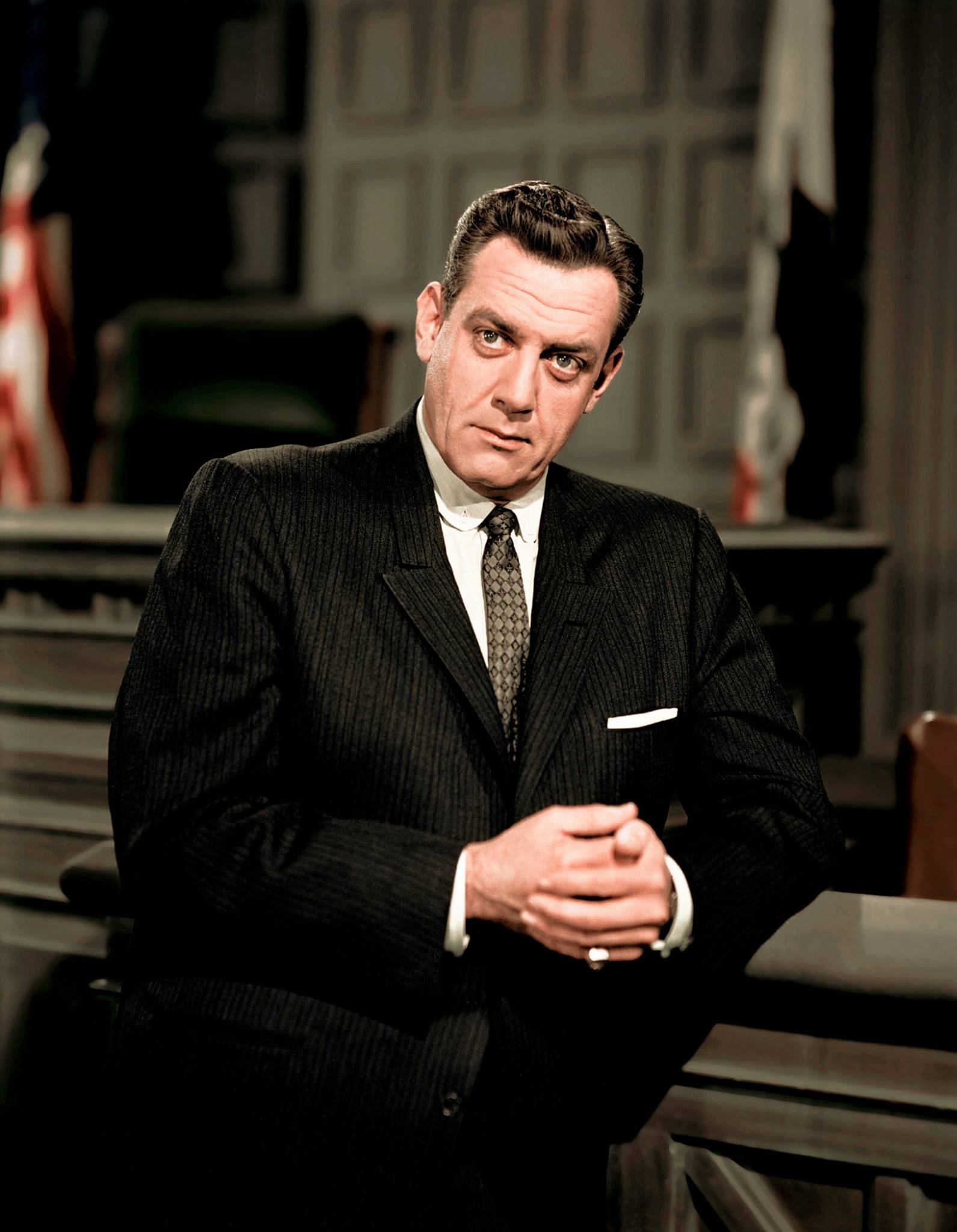 did raymond burr smoke cigarettes When Raymond Burr was diagnosed with cancer, he didn't want to have surgery  because he aimed to star in his final TV movies. 