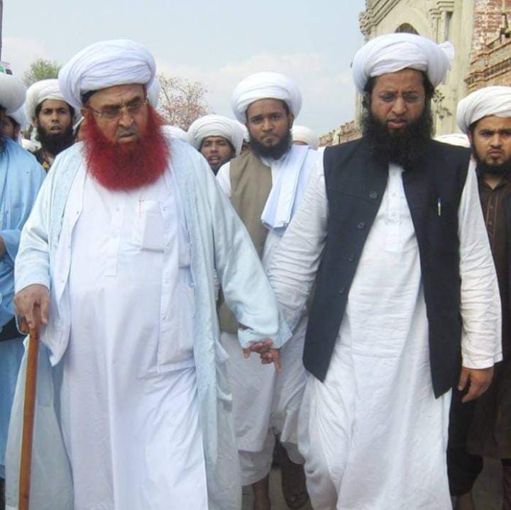 ‏تپتی دھوپ میں نابینا ضعیف العمر بابا جی جھکی کمر لیے ایک ہاتھ میں عصاء ...