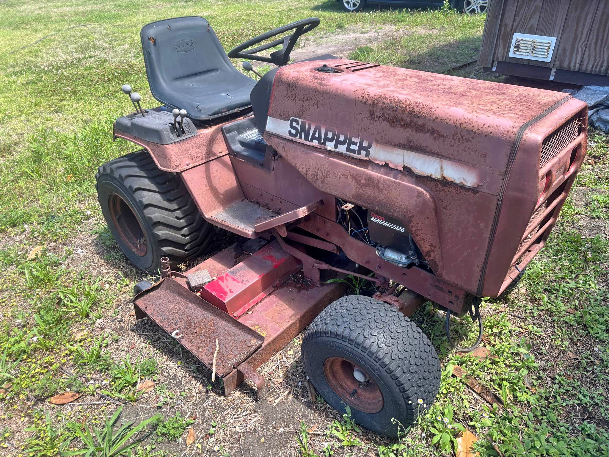 SNAPPER / MASSEY FURGESON HYDROSTATIC 1855 3/4 tractor. No motor, has ...
