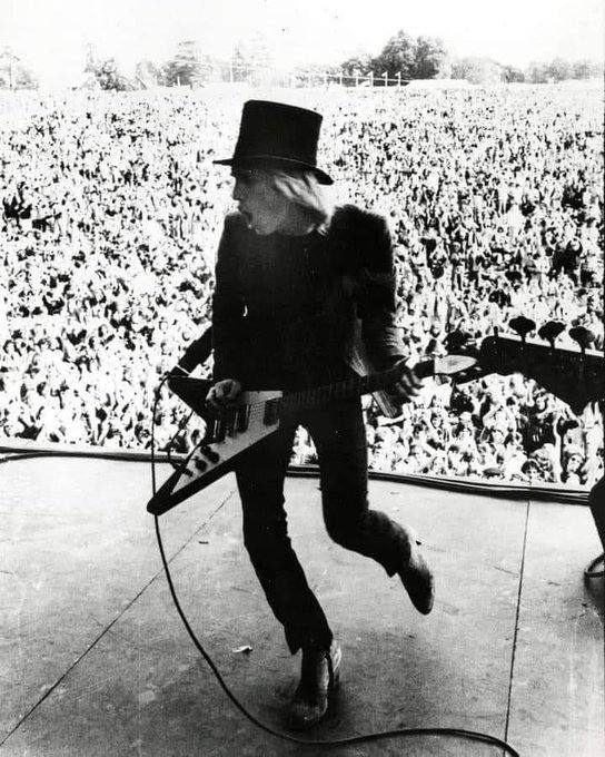 Tom Petty rocking a top hat and a Gibson Flying V at the inaugural