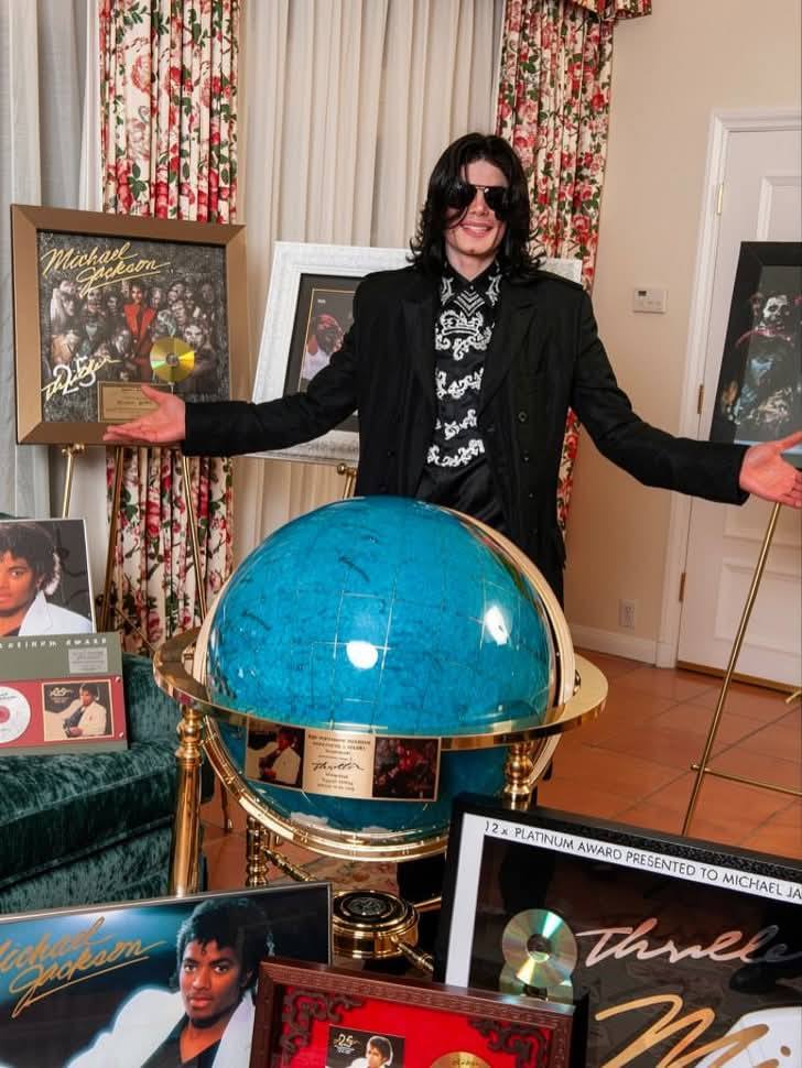 Unreleased Michael Jackson photos from 2009 by Lester Cohen