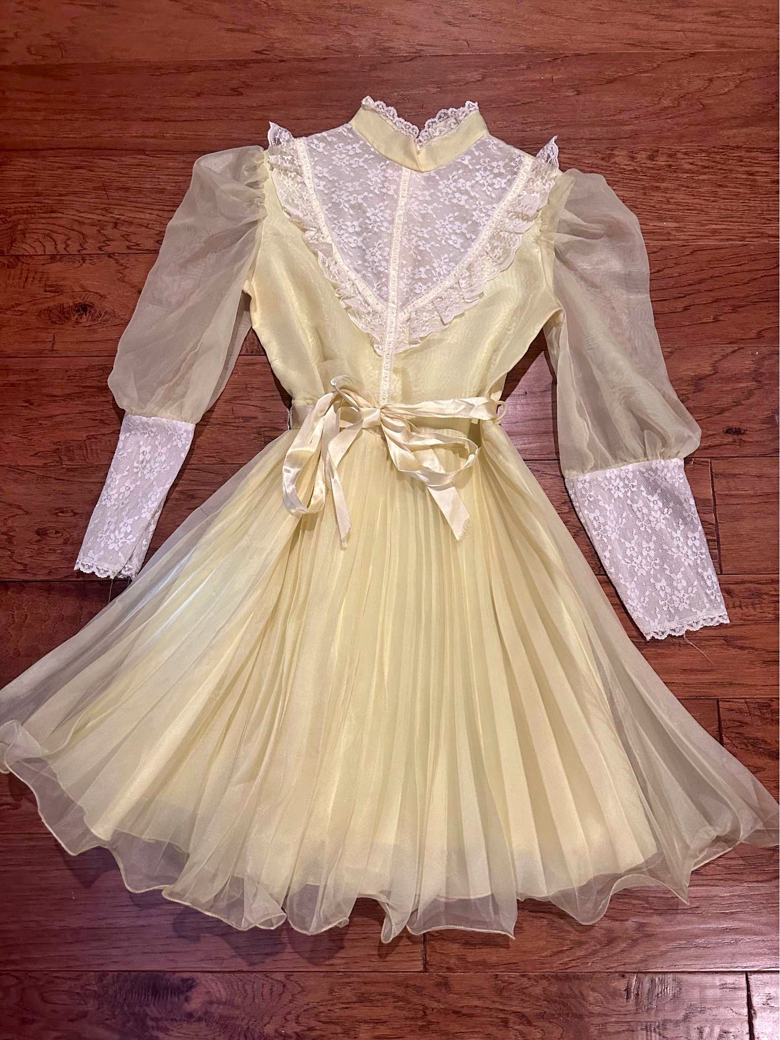 used vintage dresses Vera Wang Vera Wang Wedding Dress this classic 1950s inspired dress features a high neckline Ep 53: The process of