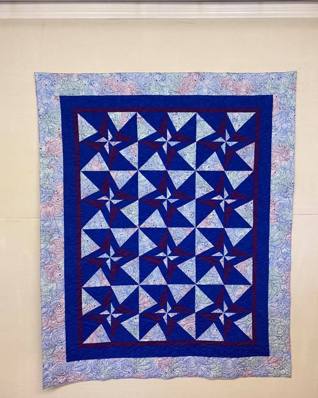 Day Tripper E2E for the win on Laura's quilt. Such a fun quilt