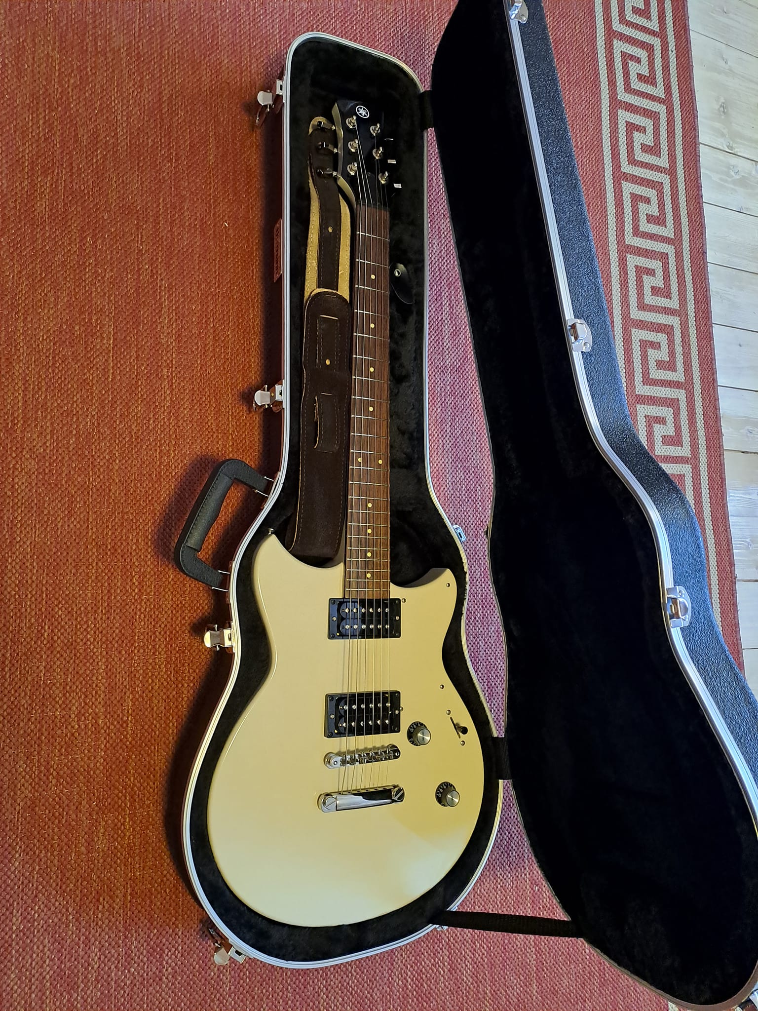 Yamaha RS320 case from Thomann
