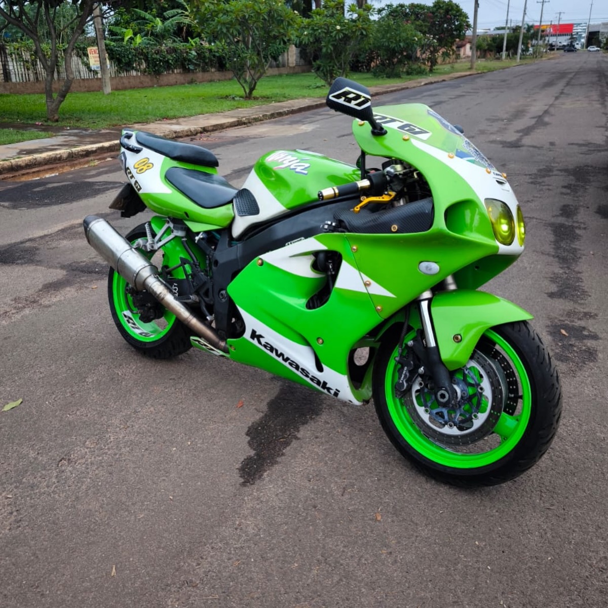 Marca: Kawasaki Modelo: 750 ZX 7-R Ninja Ano: 1997 Milhas: 55.288