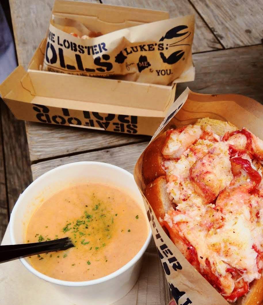 The popular lobster roll that is a must... - Smixin Singapore