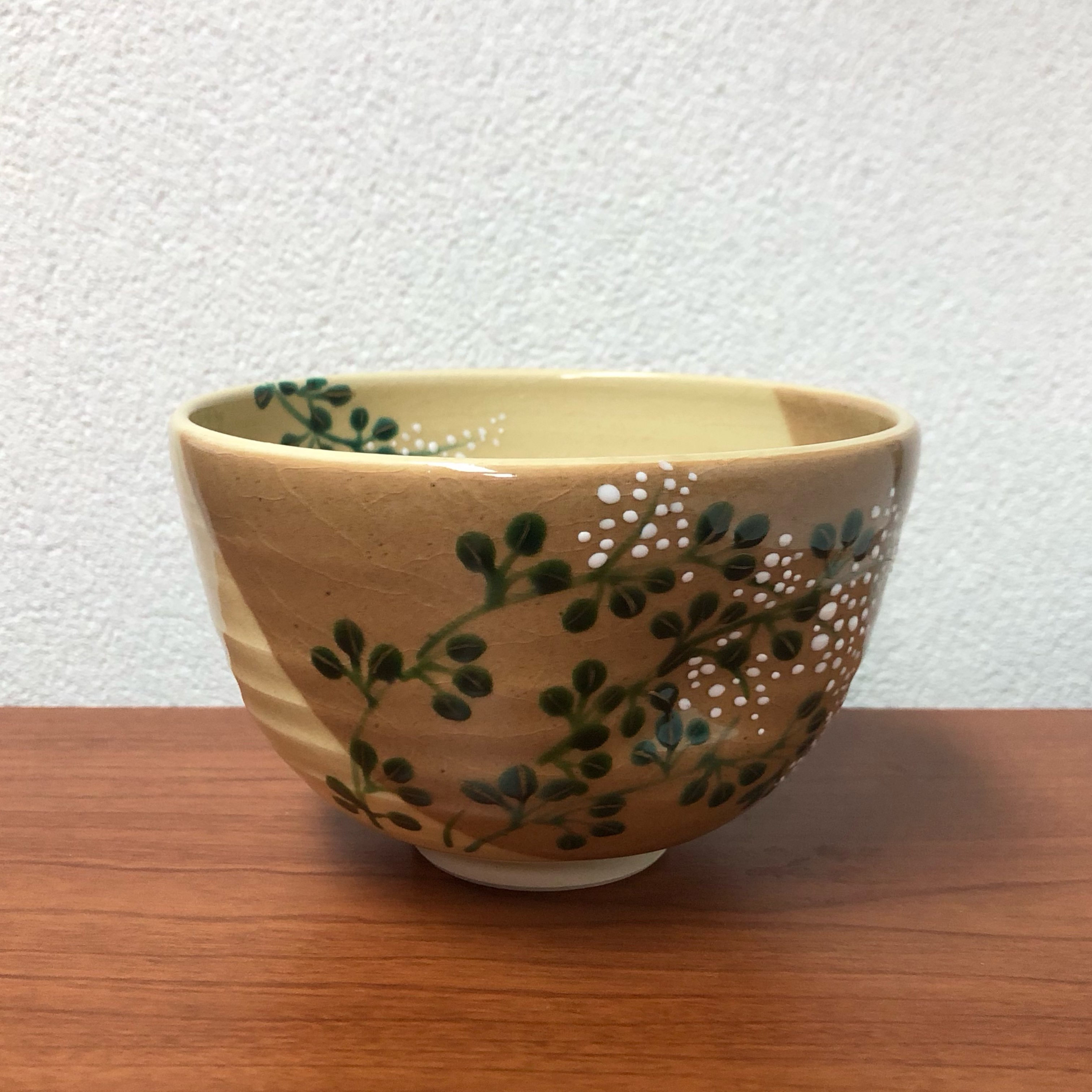 伊羅保茶碗は高麗茶碗の一種です。 伊羅保茶碗にはその特徴から千種